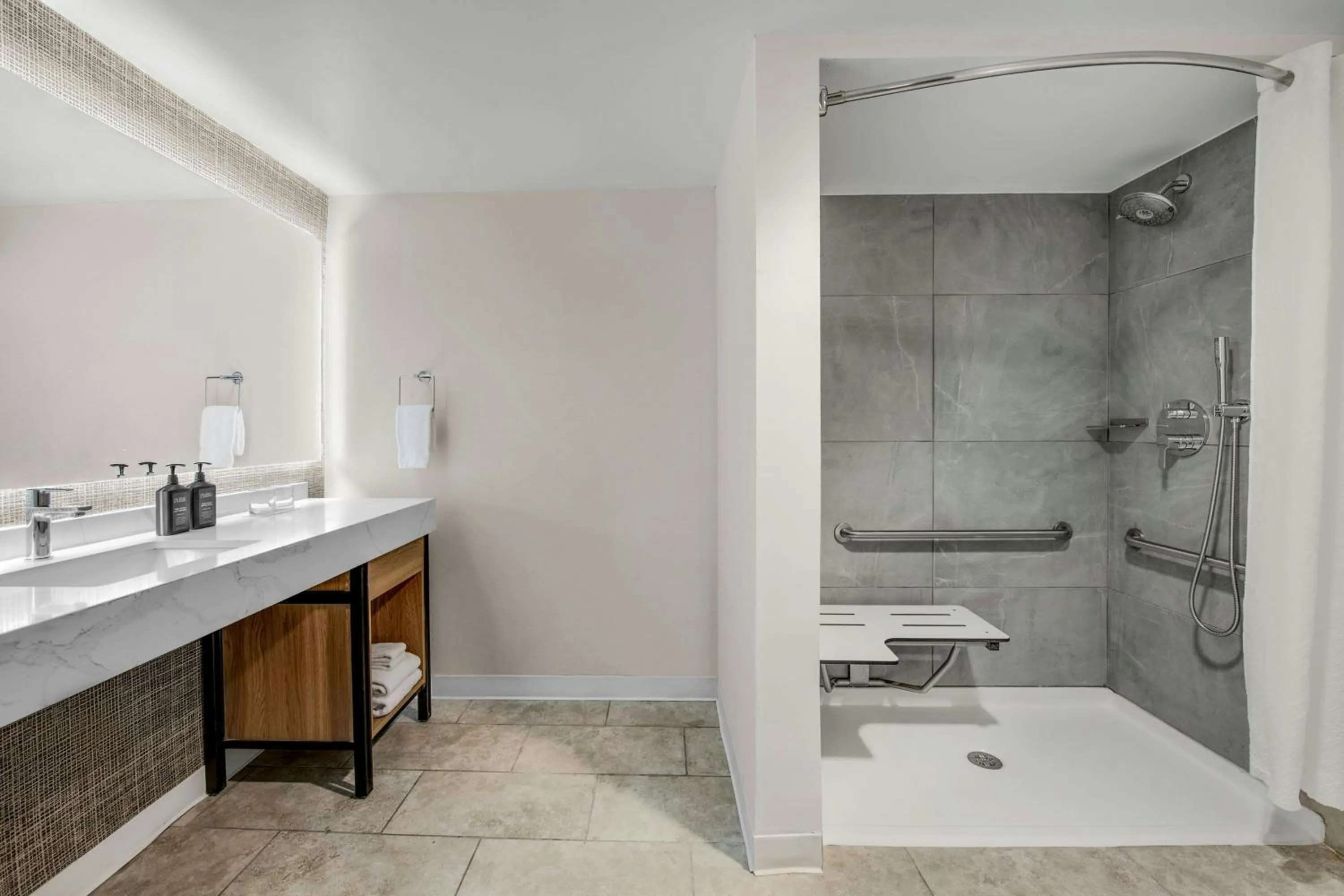 Bathroom in Sheraton Hotel Metairie New Orleans