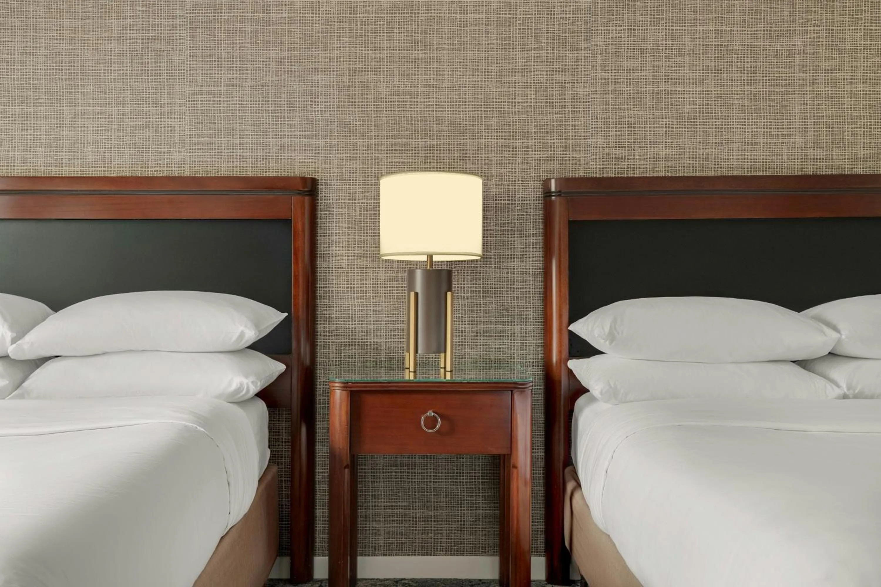 Photo of the whole room, Bed in Sheraton Hotel Metairie New Orleans