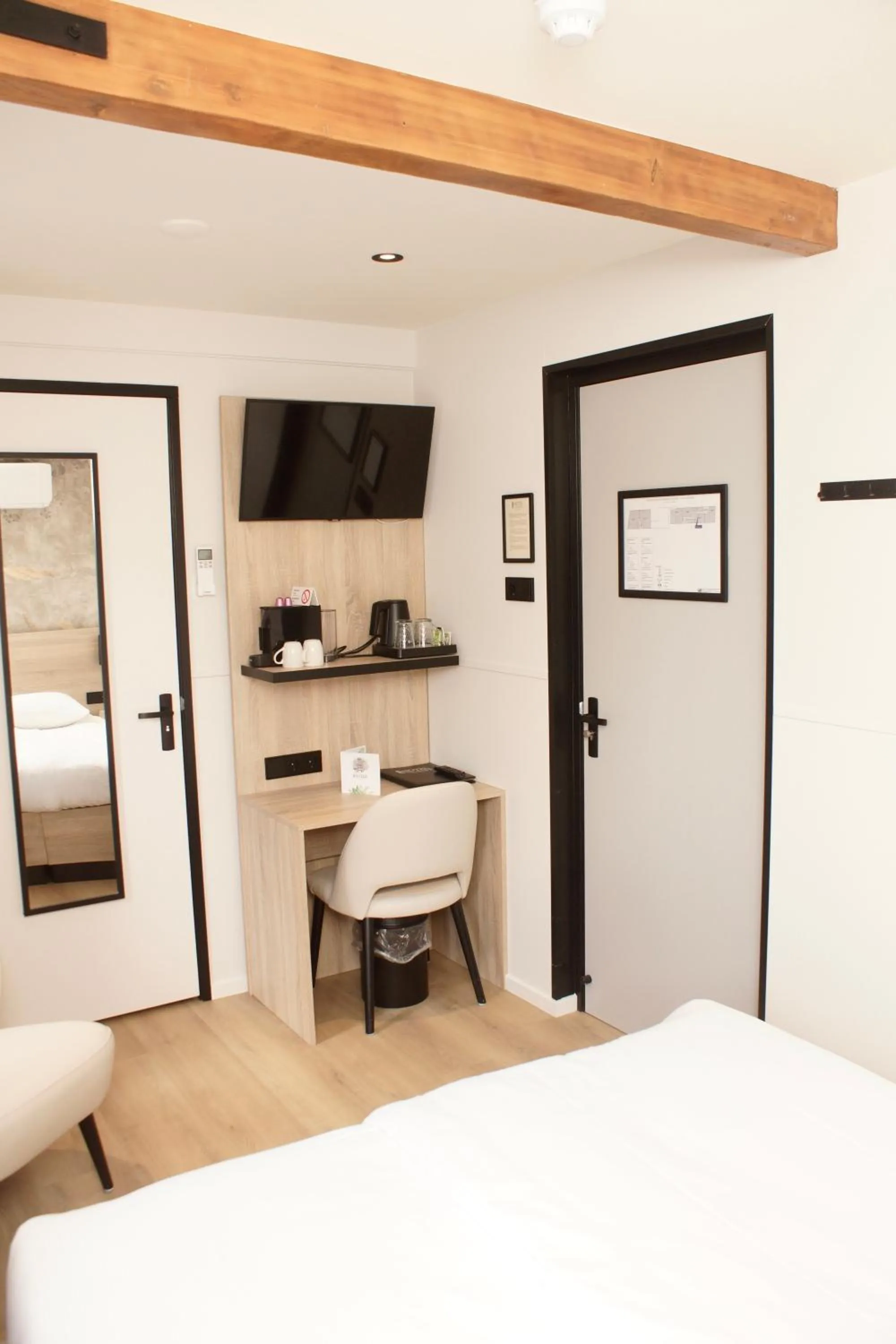 TV and multimedia, Bed in Hotel van Gelder