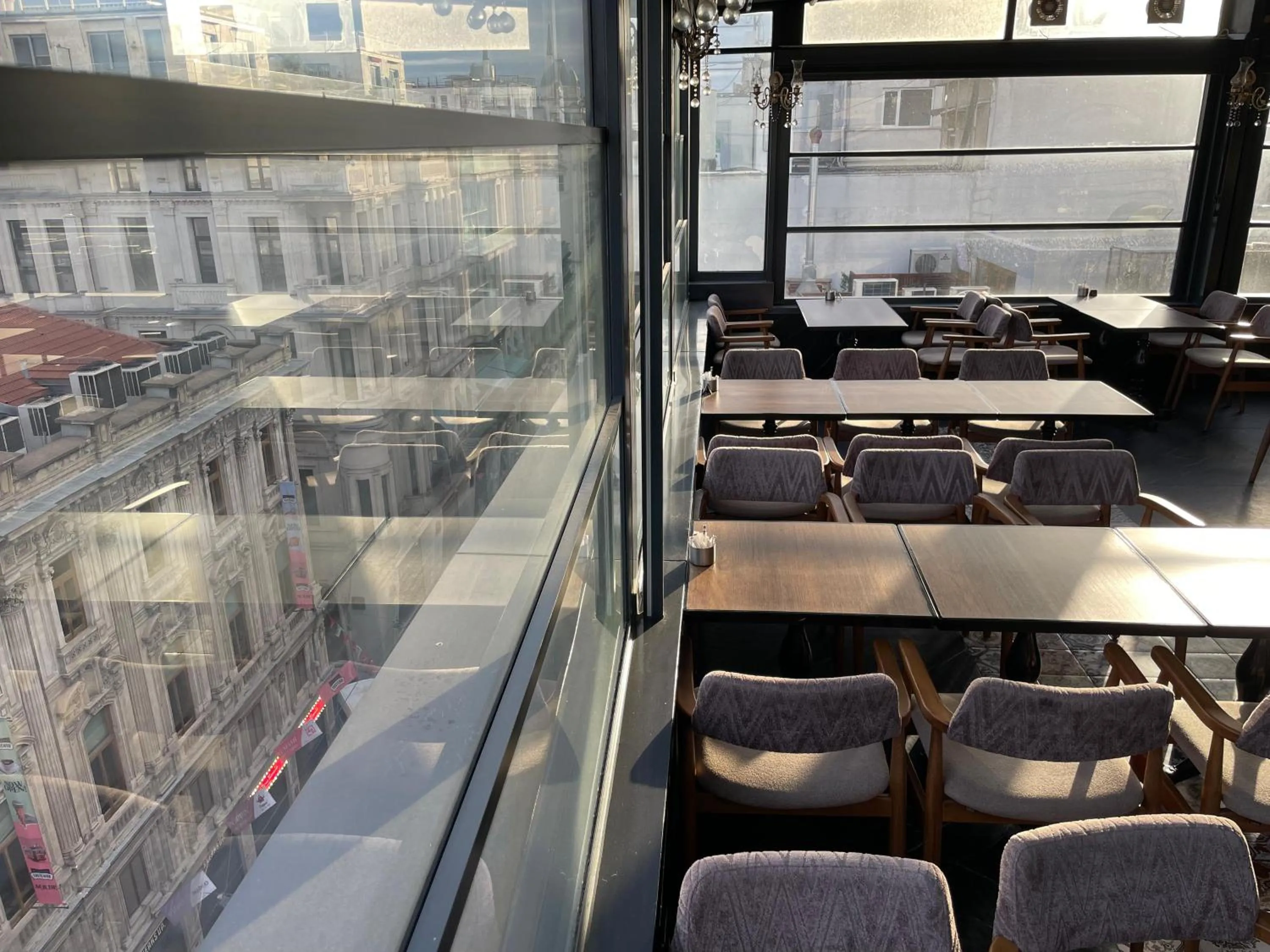 Restaurant/places to eat in Burj Al Istanbul