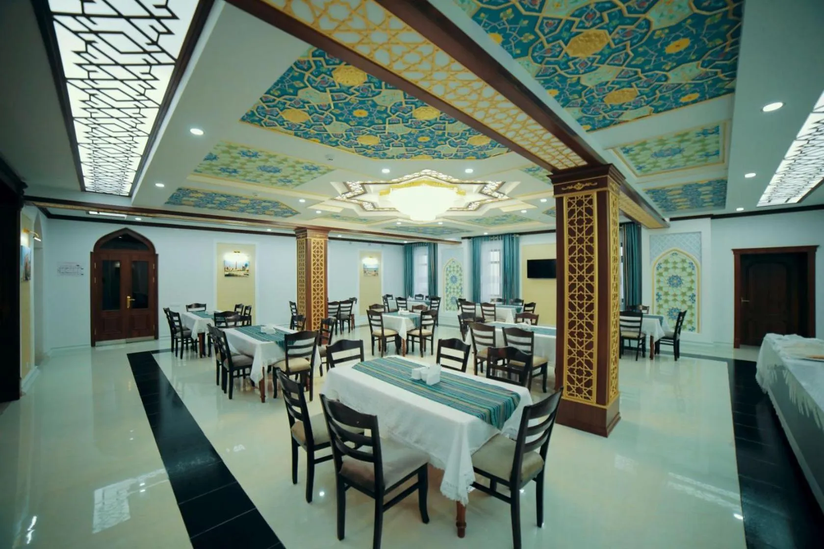Restaurant/places to eat in Erkin Palace Hotel