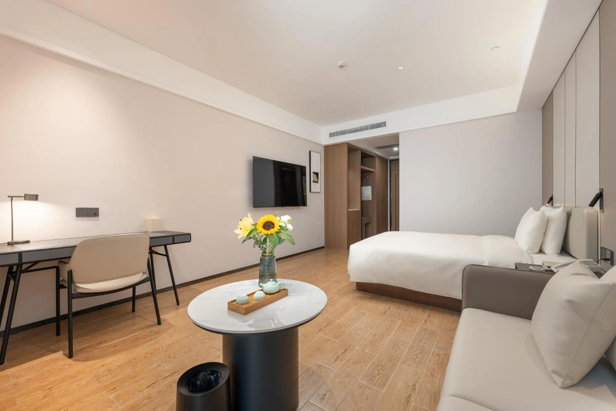 Bed in Atour Hotel Guangzhou Yueqiao Branch