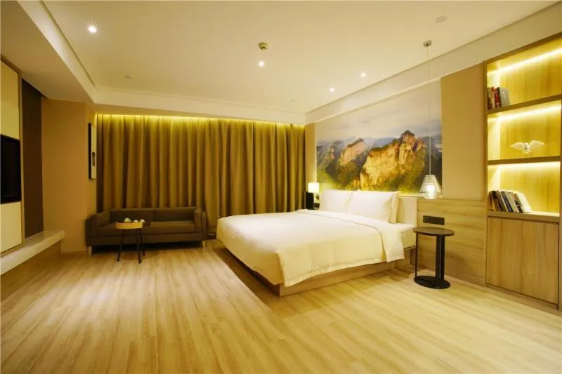 Photo of the whole room, Bed in Atour Hotel Guangzhou Yueqiao Branch