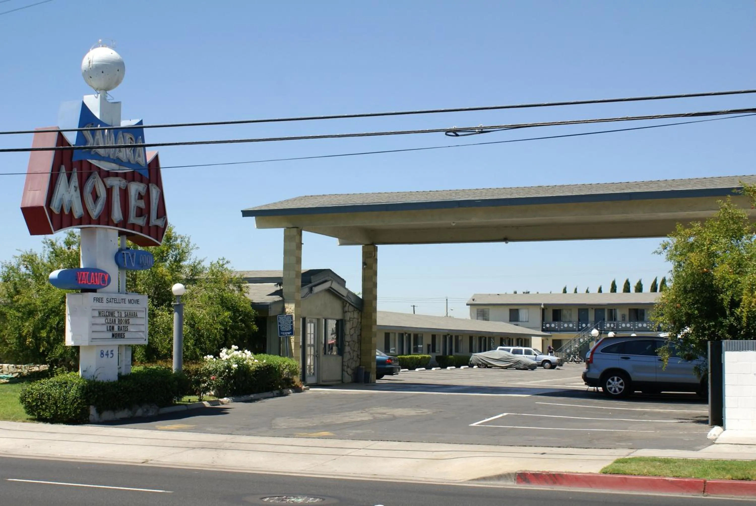 Facade/entrance in Sahara Motel