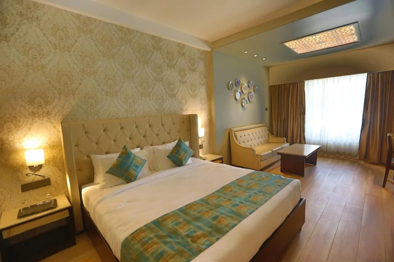 Communal lounge/ TV room, Bed in Enrise By Sayaji Rau Indore