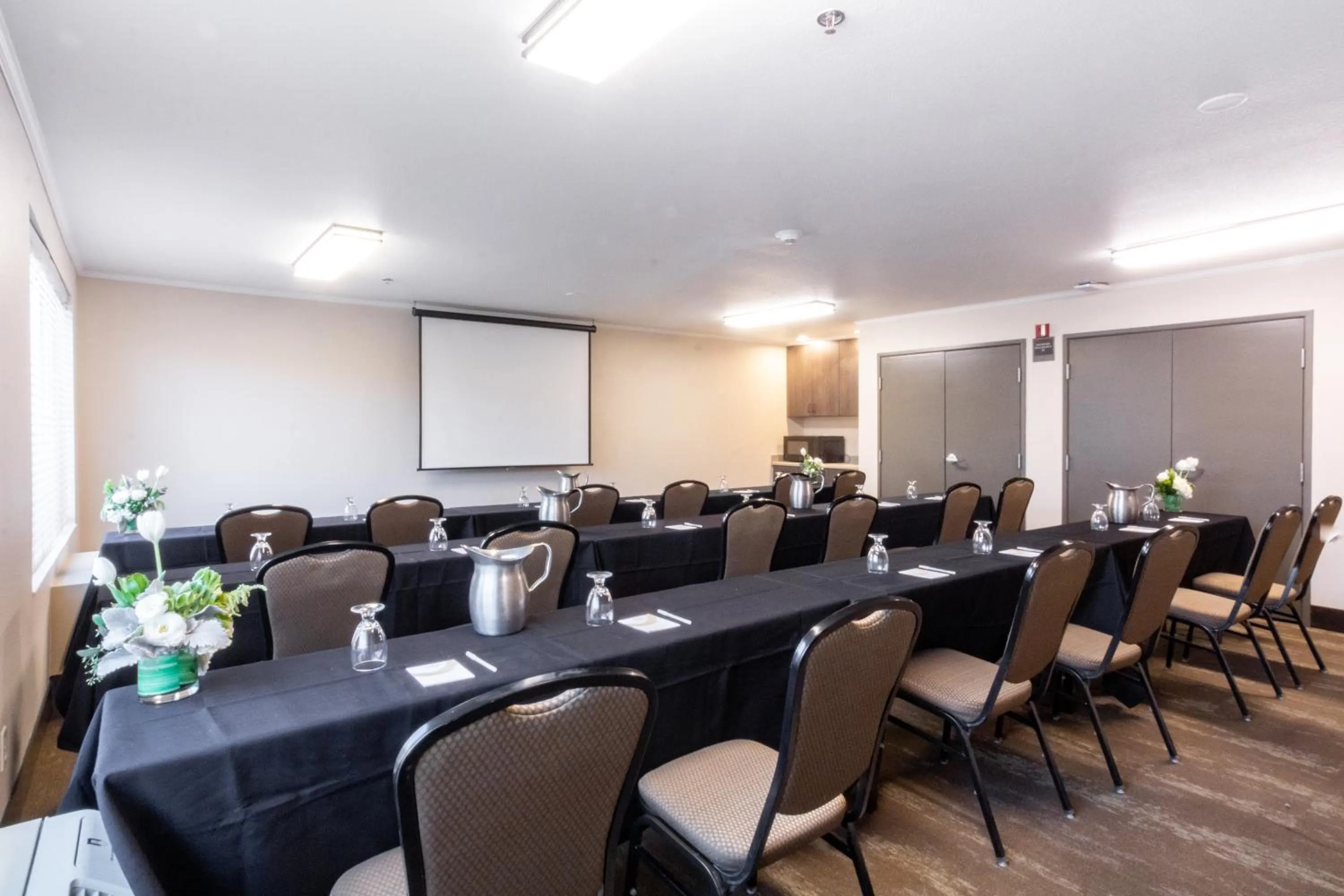 Business facilities in Oxford Suites Chico
