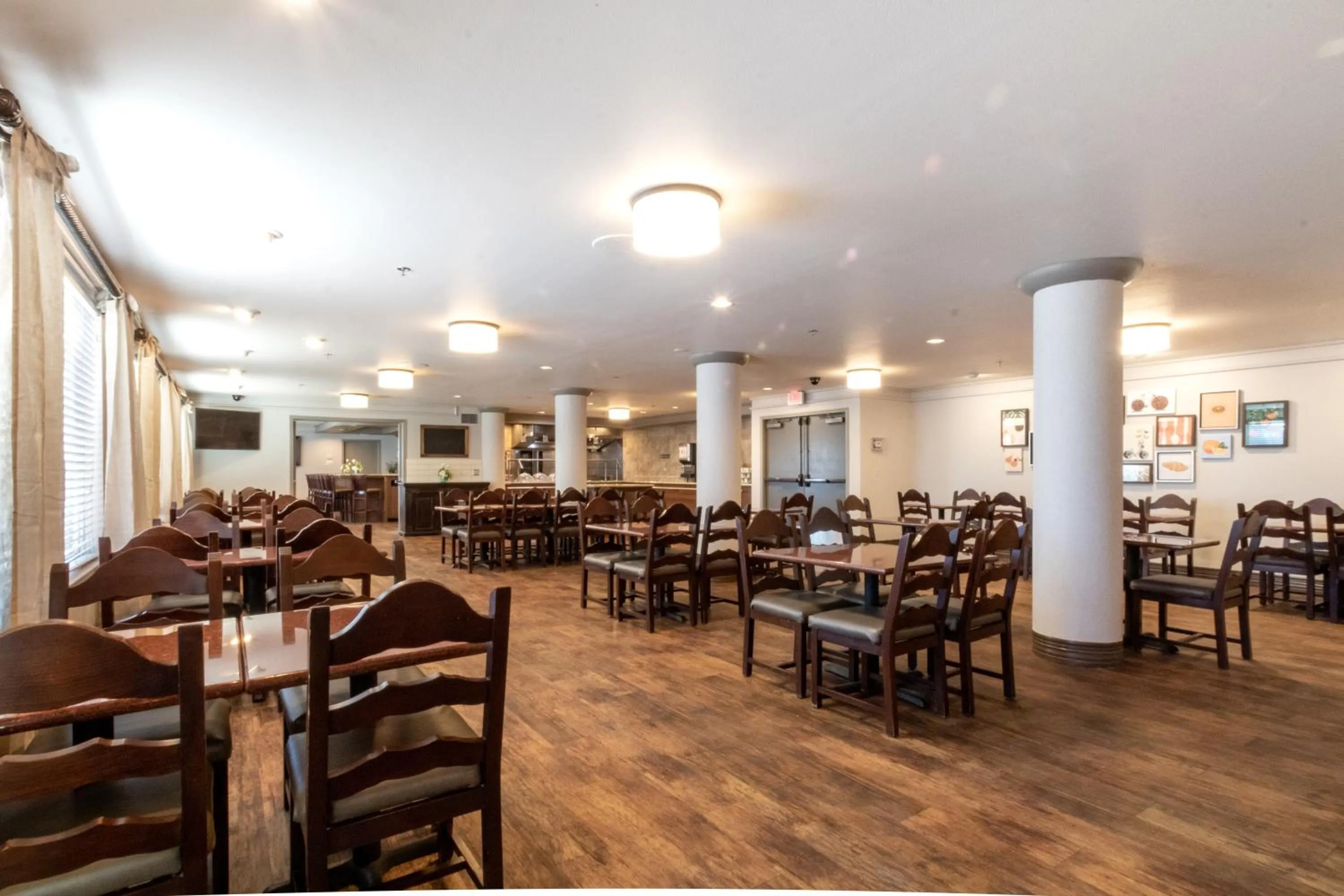 Food and drinks in Oxford Suites Chico