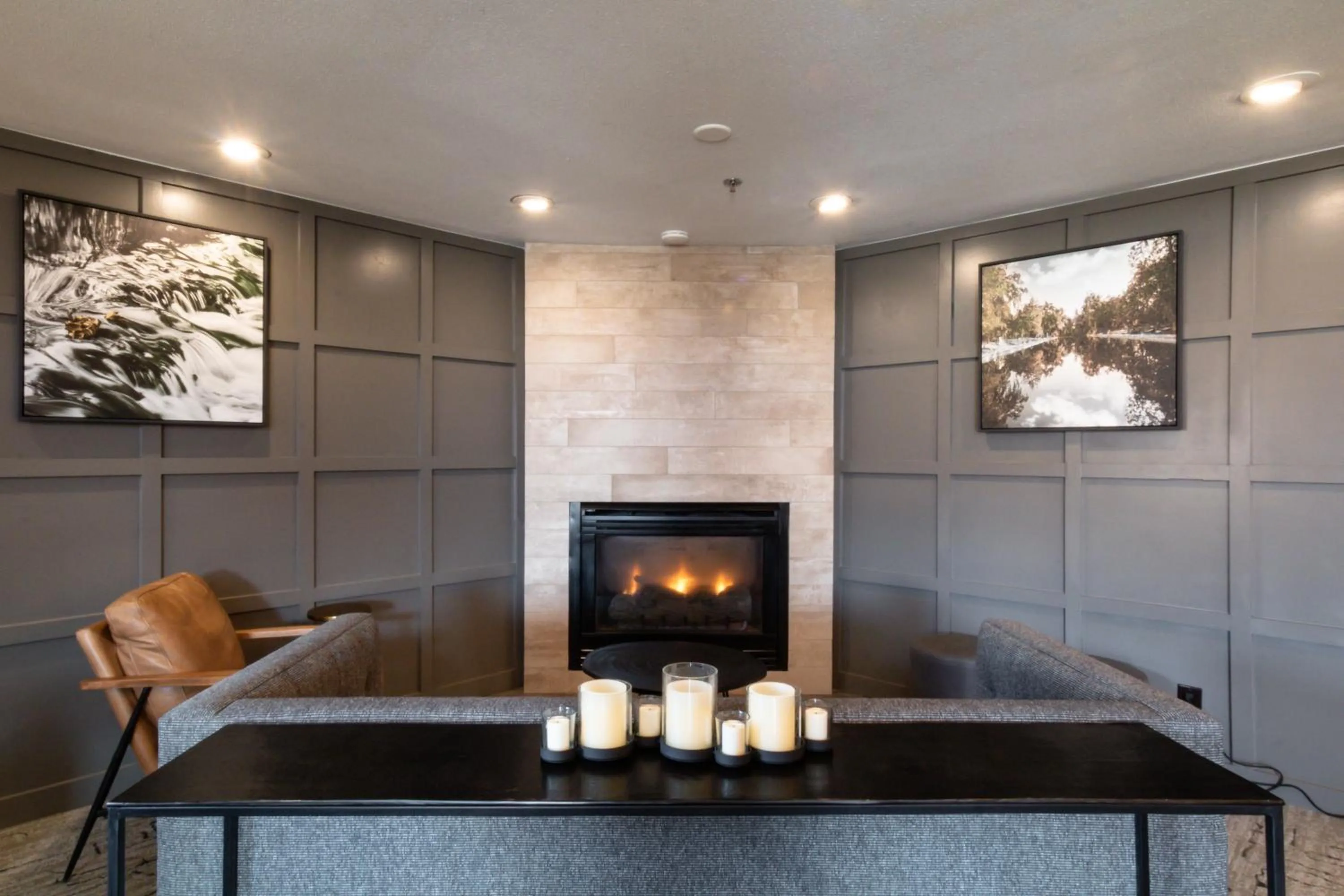 Lobby or reception in Oxford Suites Chico