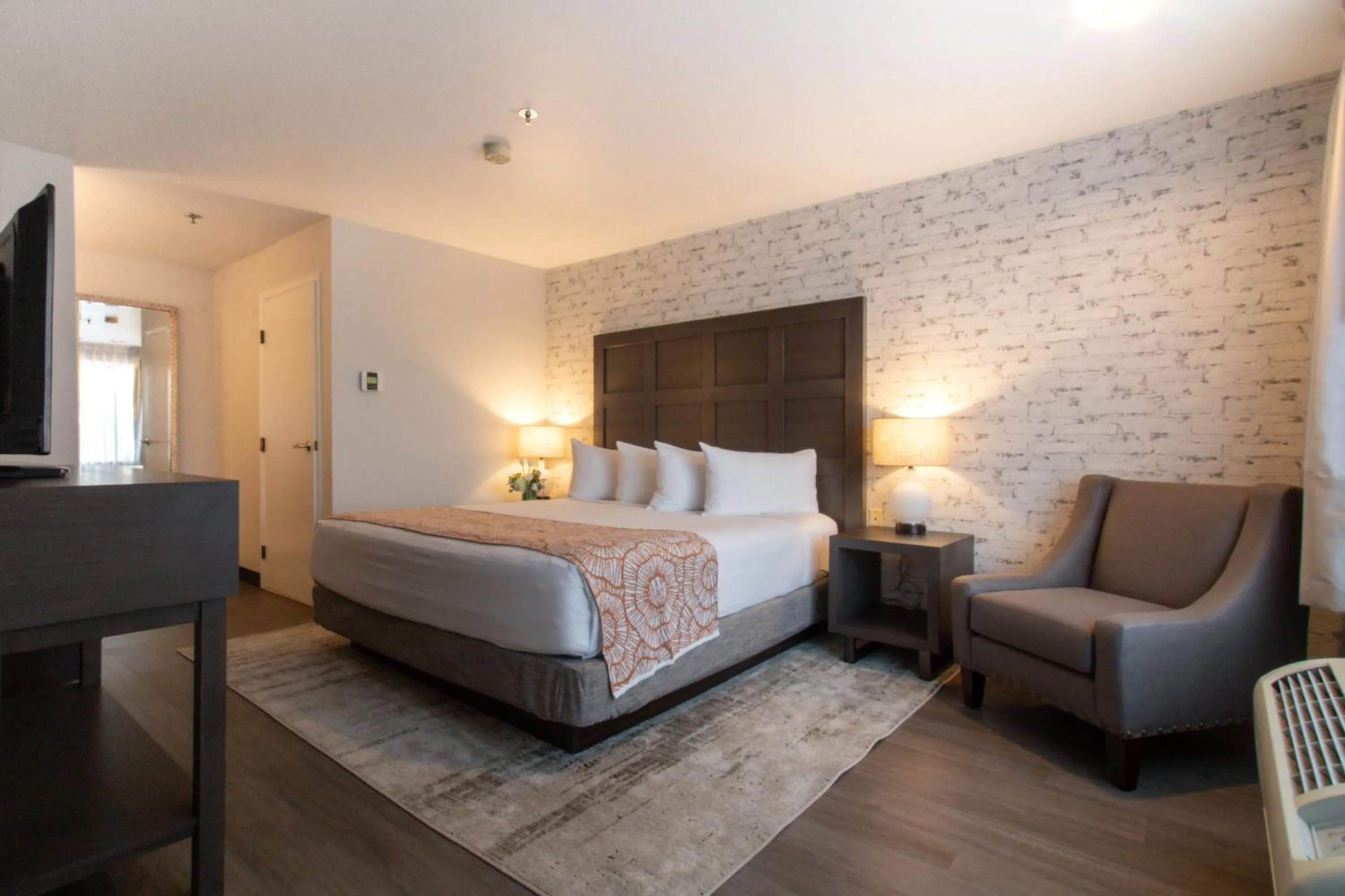 Bed in Oxford Suites Chico