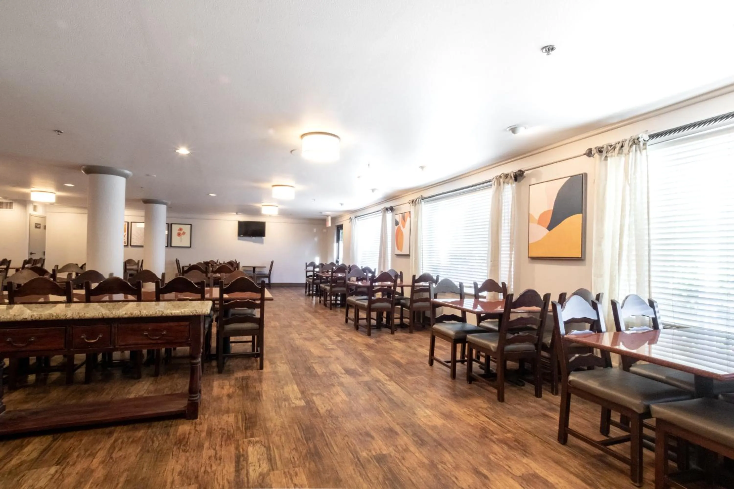 Food and drinks in Oxford Suites Chico