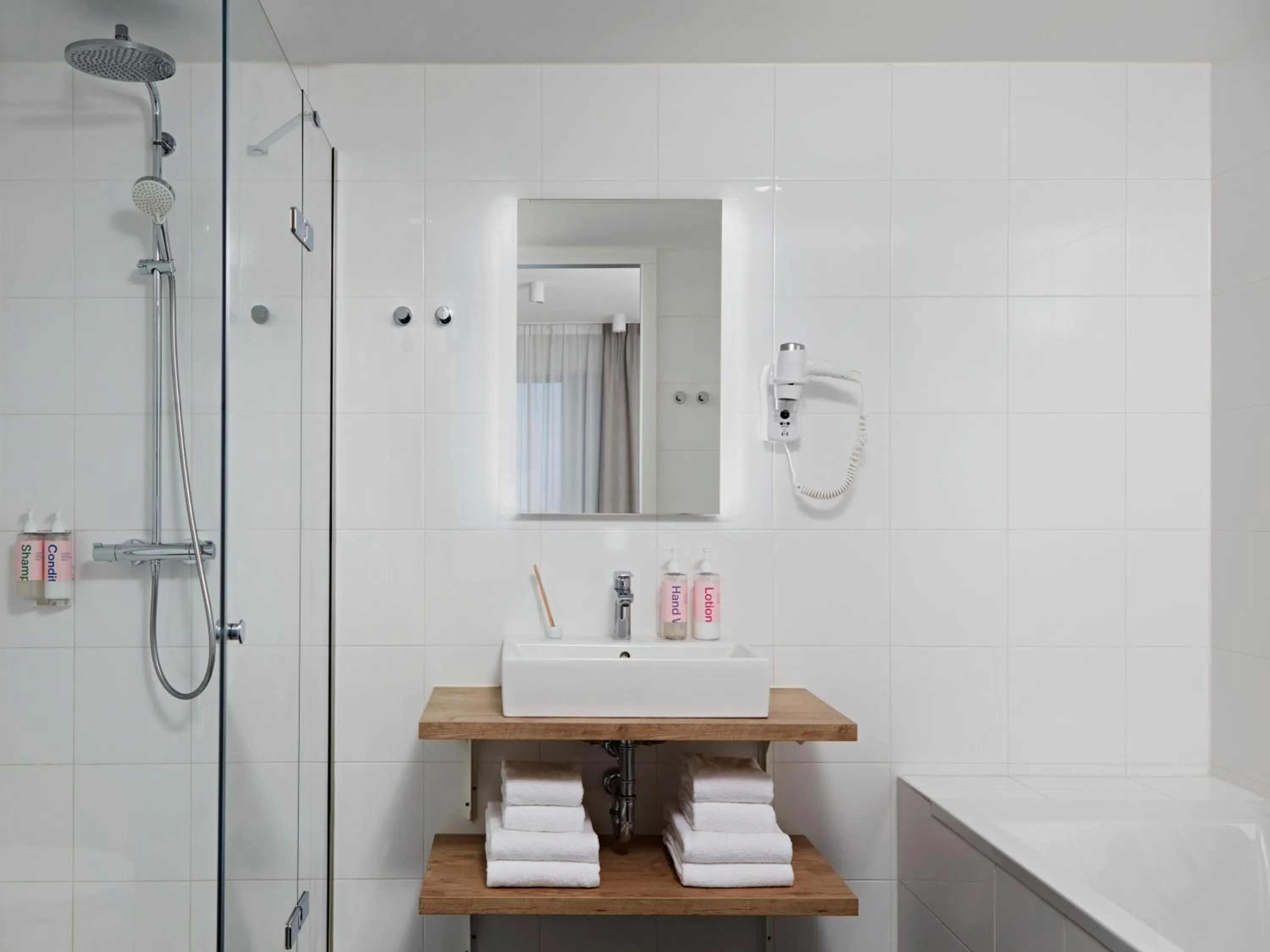 Bathroom in Numa Amsterdam Docklands