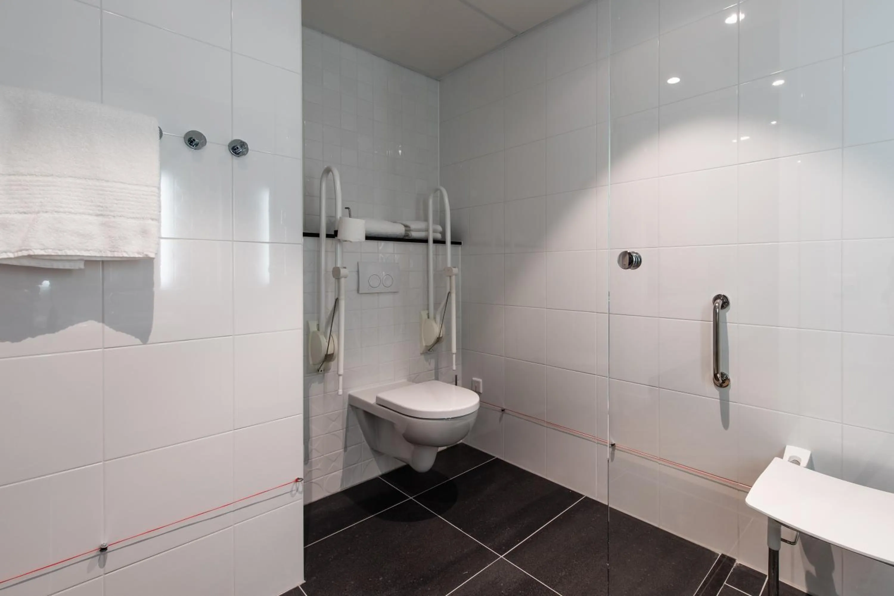 Shower in Numa Amsterdam Docklands