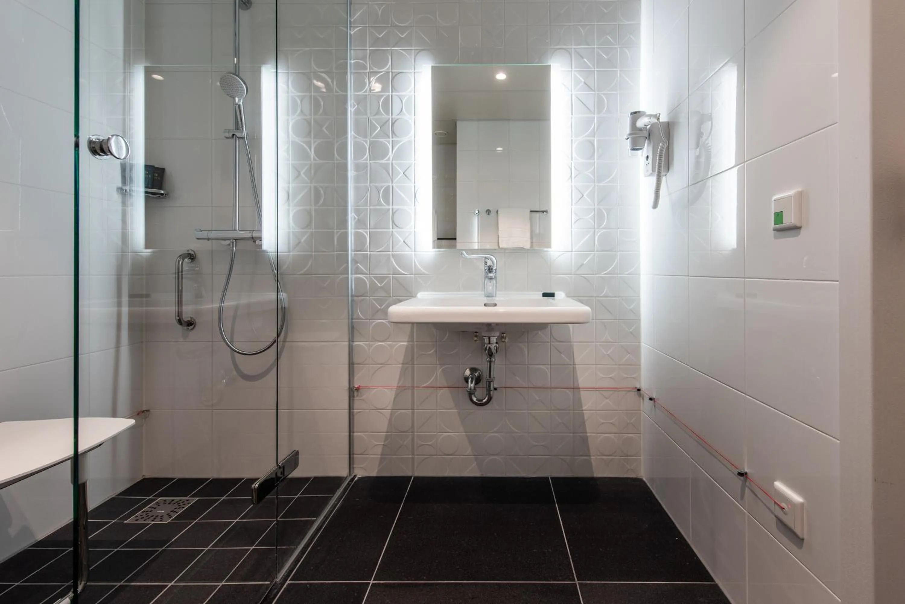 Shower in Numa Amsterdam Docklands