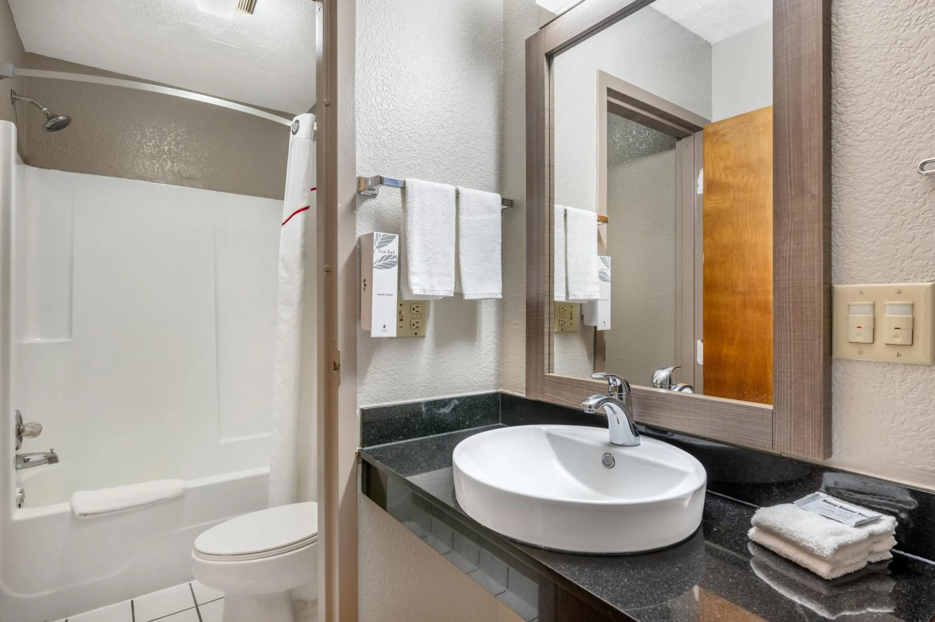 Shower in Red Roof Inn Greencastle South - Cloverdale