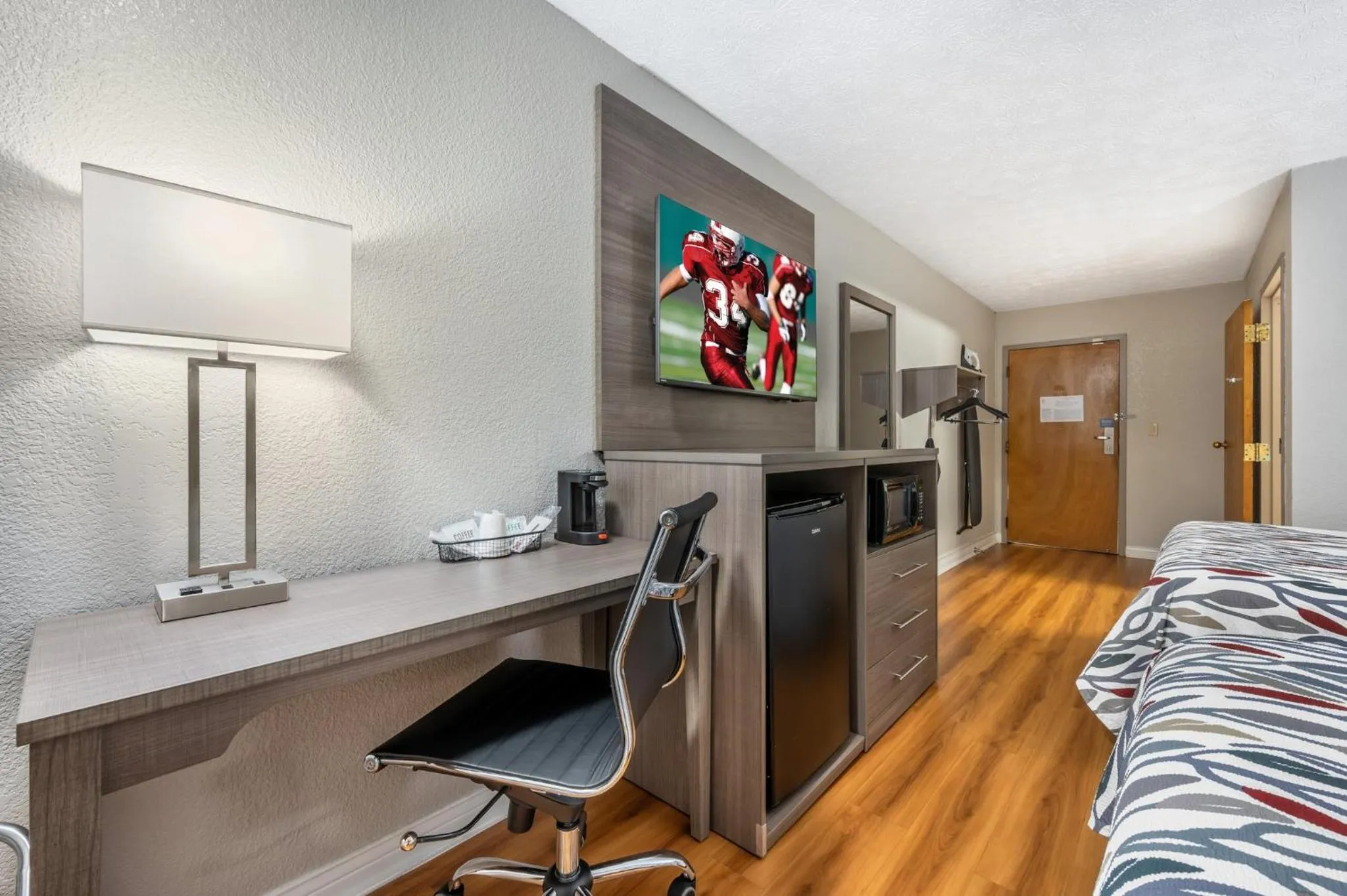 Photo of the whole room, Bed in Red Roof Inn Greencastle South - Cloverdale