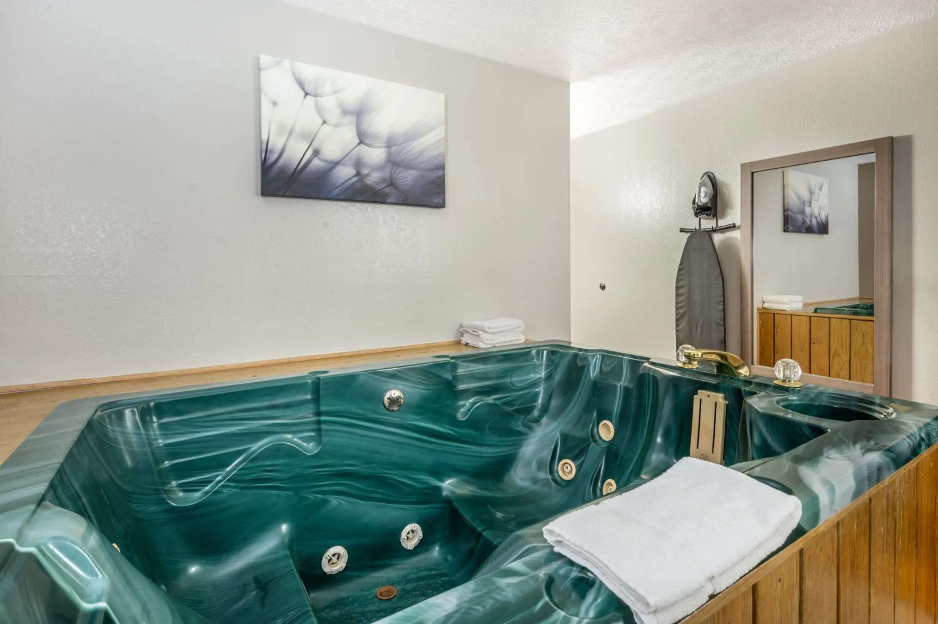 Hot Tub in Red Roof Inn Greencastle South - Cloverdale