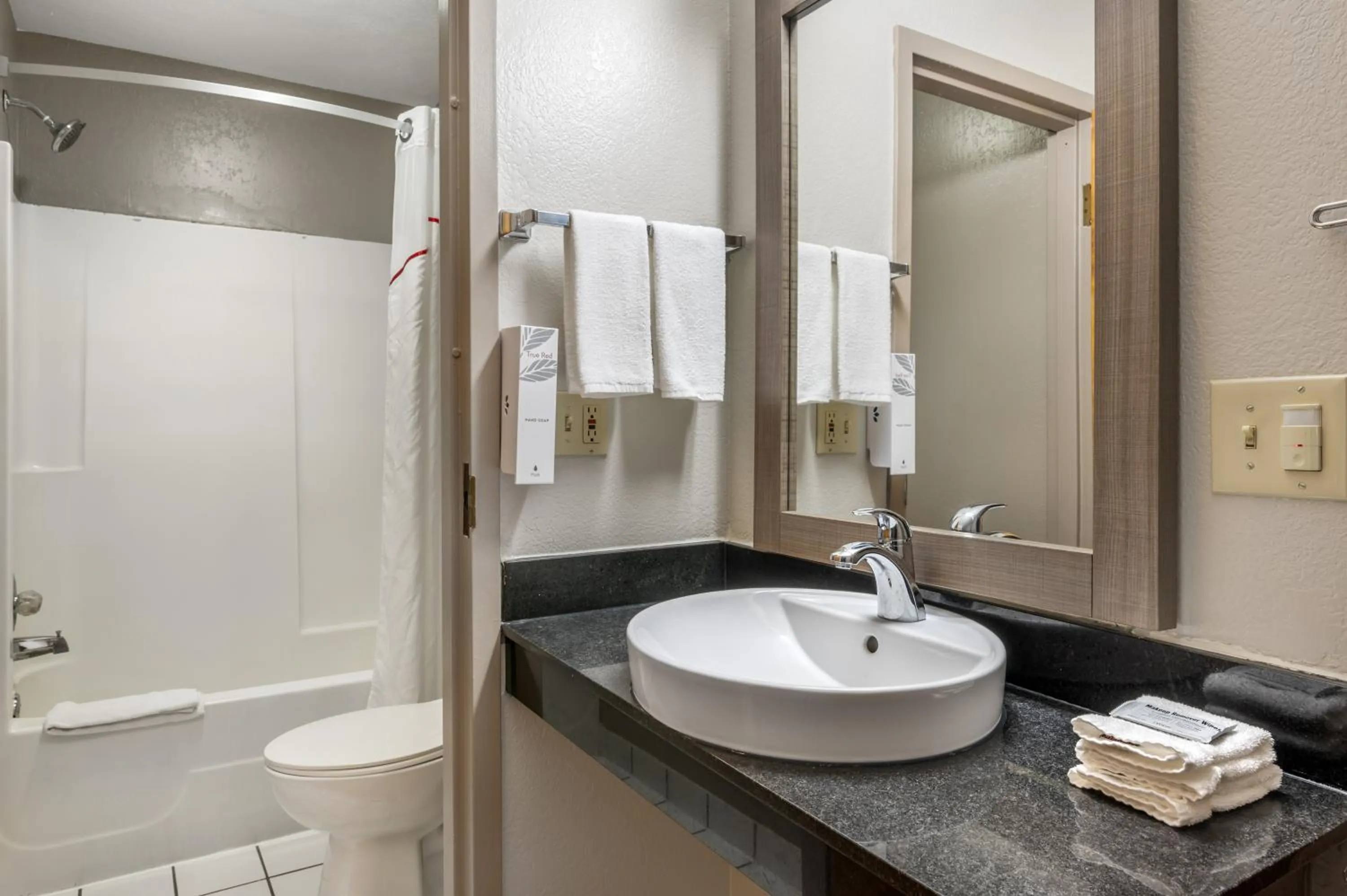 Shower in Red Roof Inn Greencastle South - Cloverdale