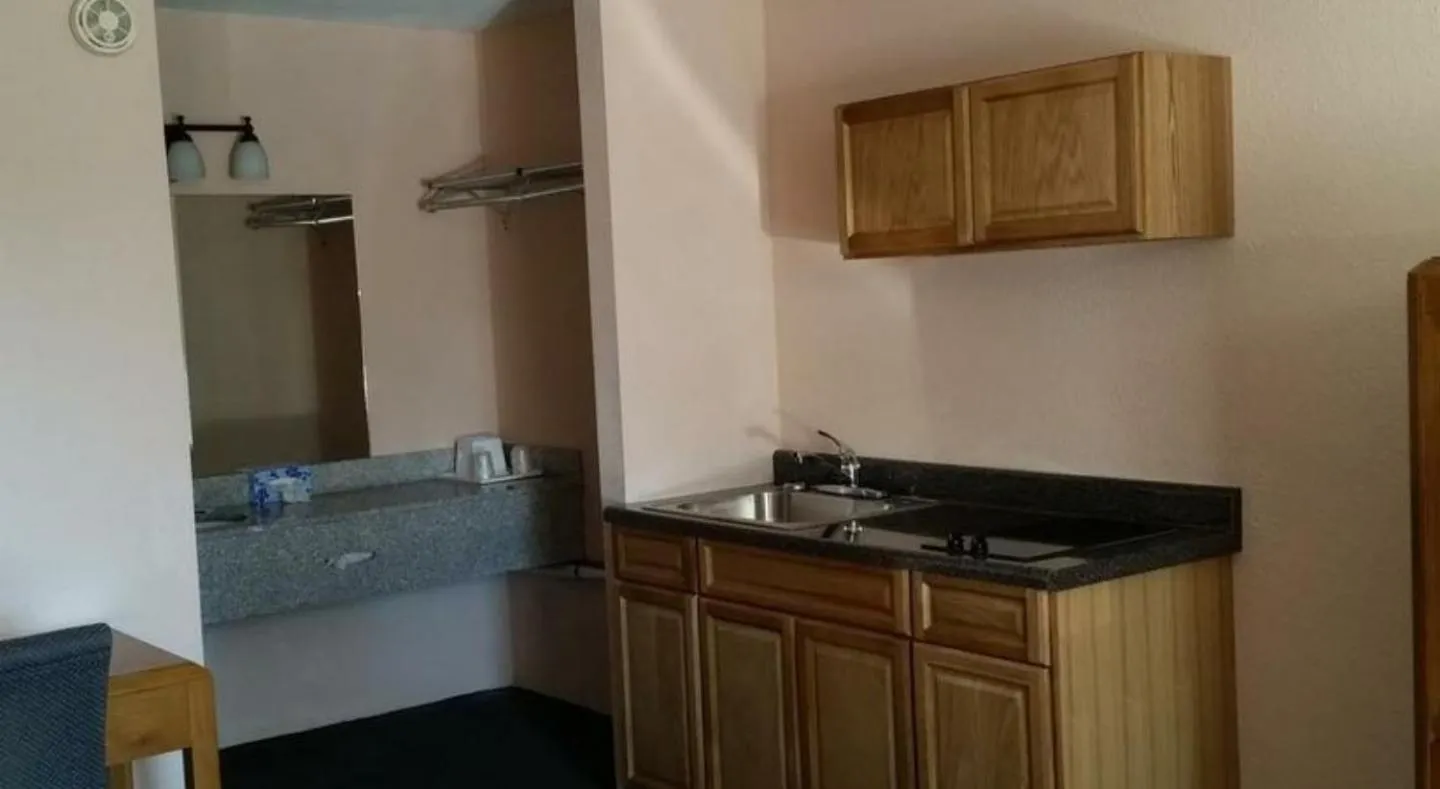 Kitchen or kitchenette in Americourt Extended Stays