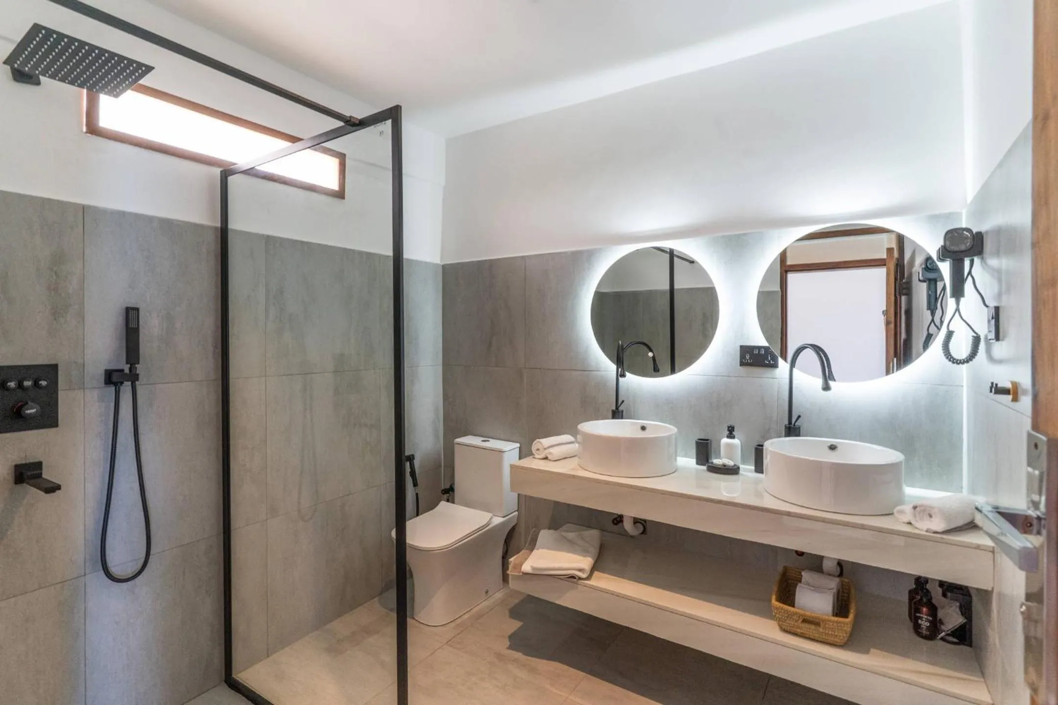 Shower in Marea Boutique Hotel