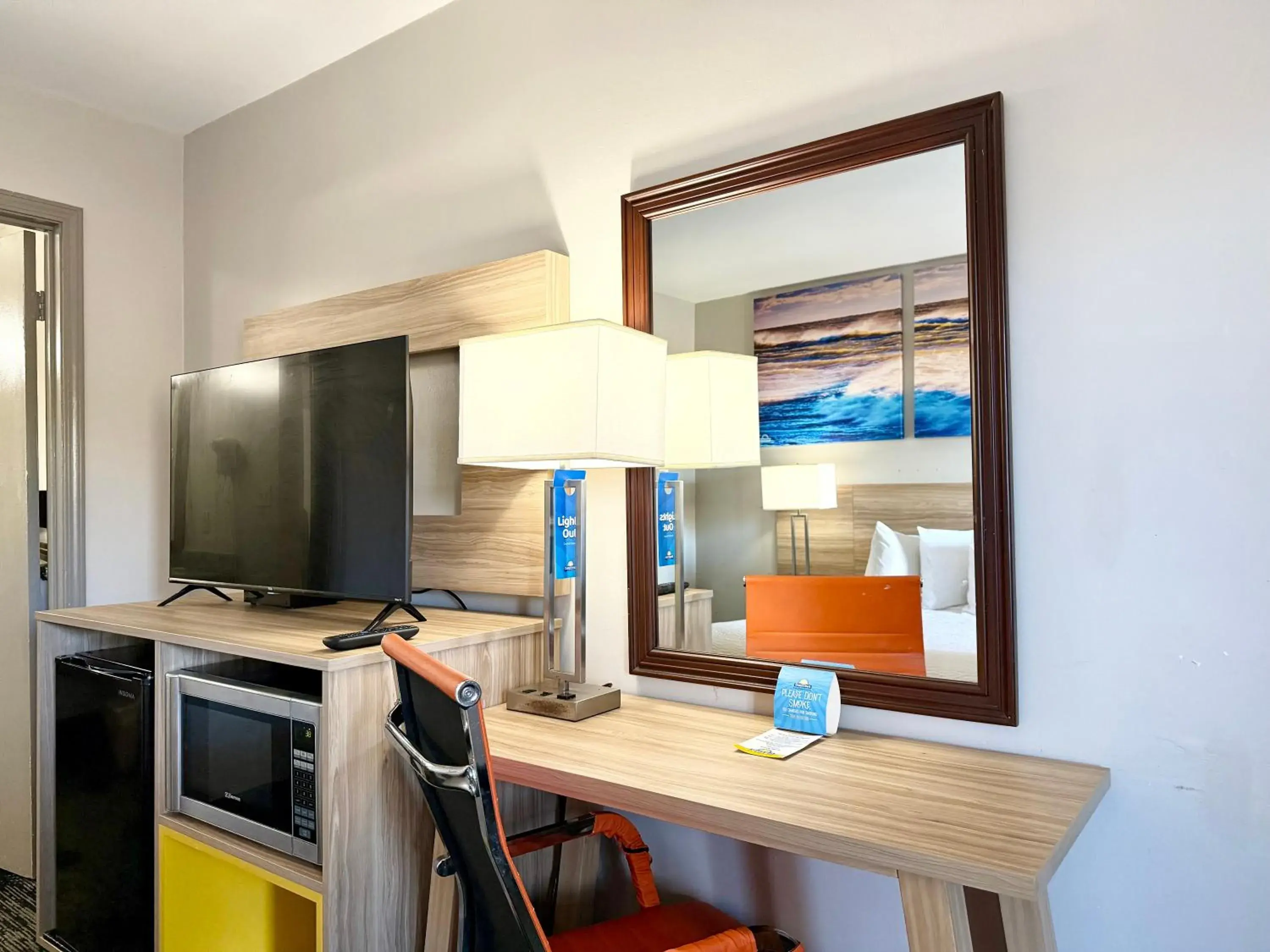 King Room - Non-Smoking in Days Inn by Wyndham Greenville King Room - Non-Smoking in Days Inn by Wyndham Greenville