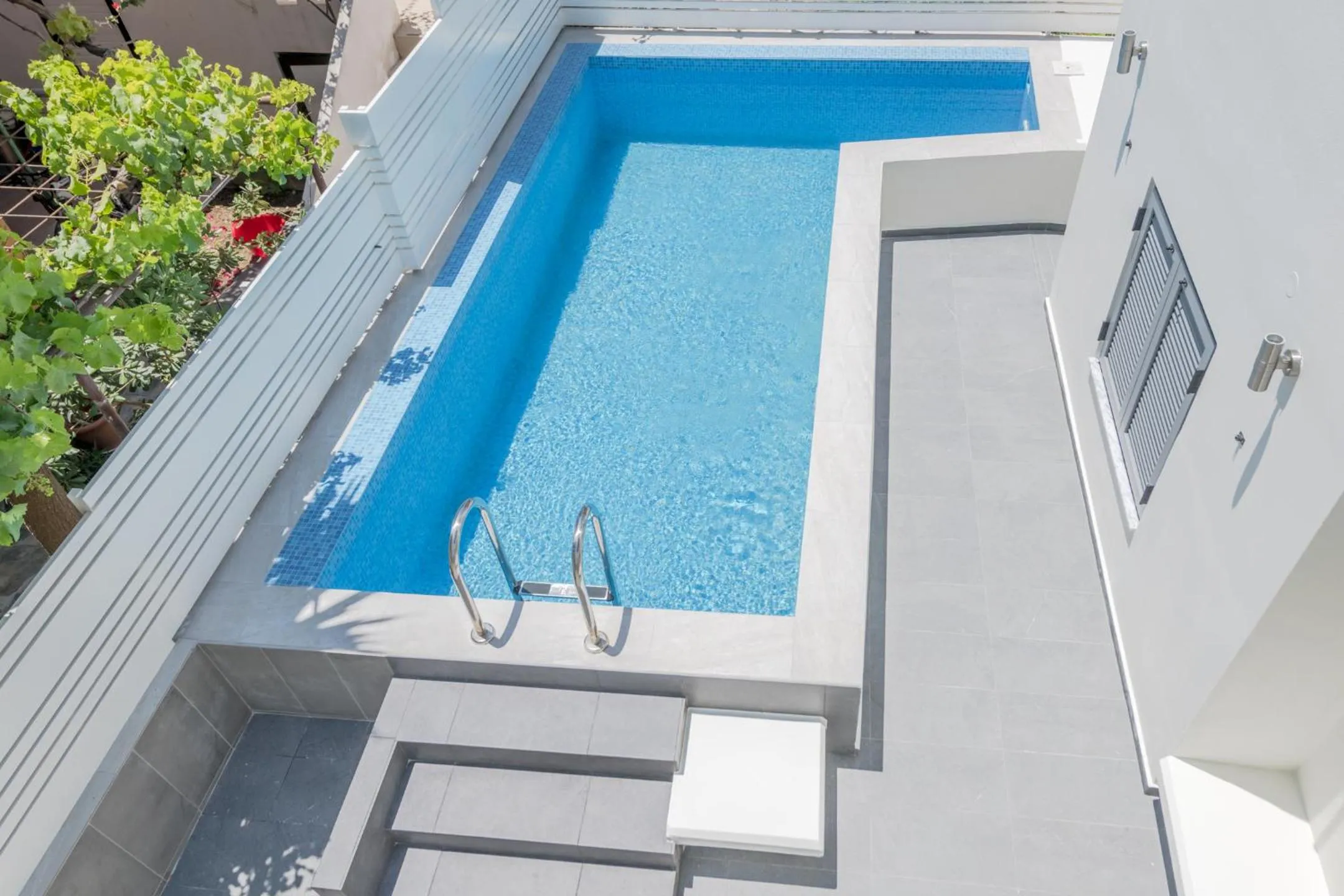 Swimming pool in Rotunda Suites