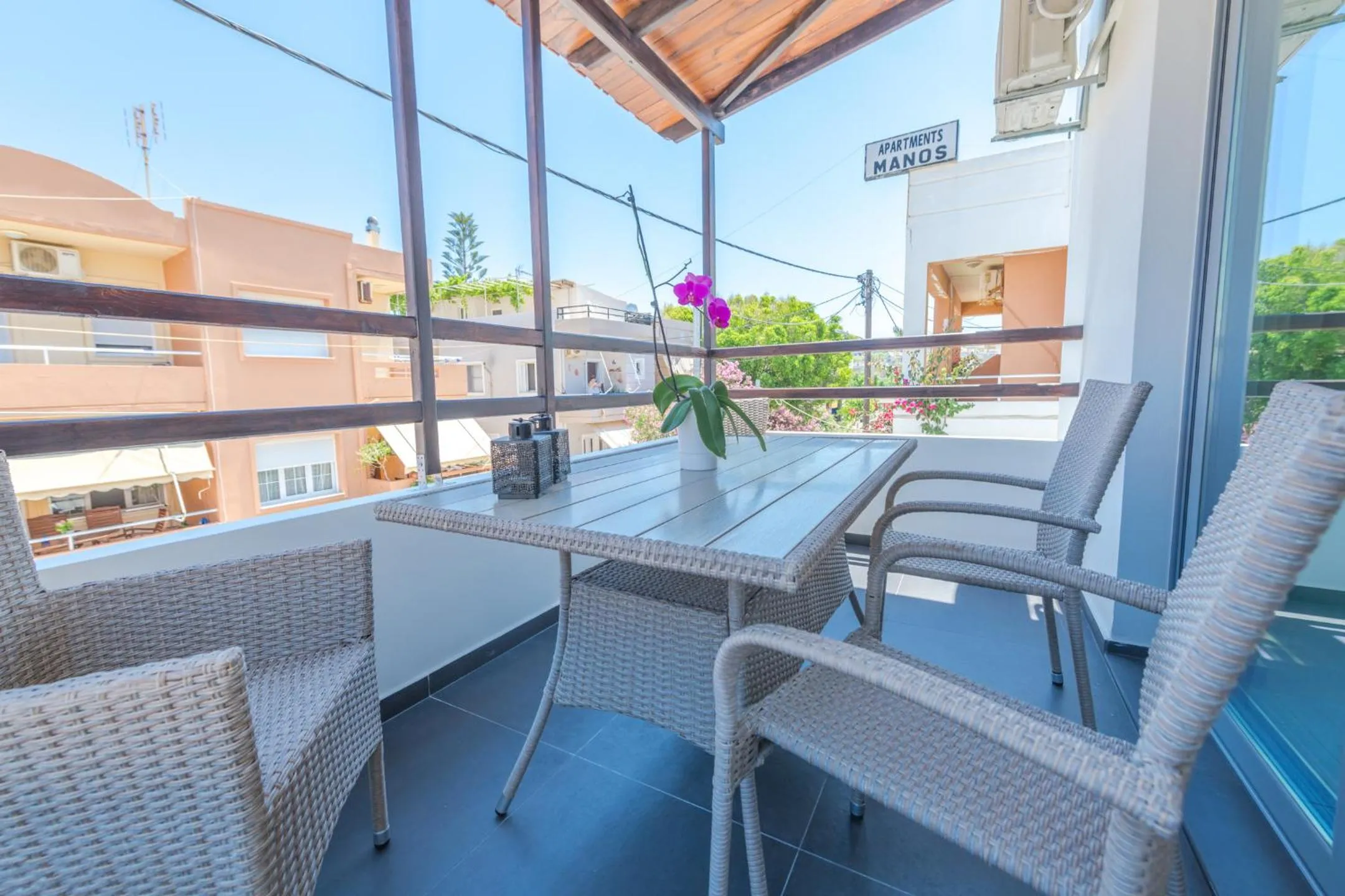 Patio in Rotunda Suites