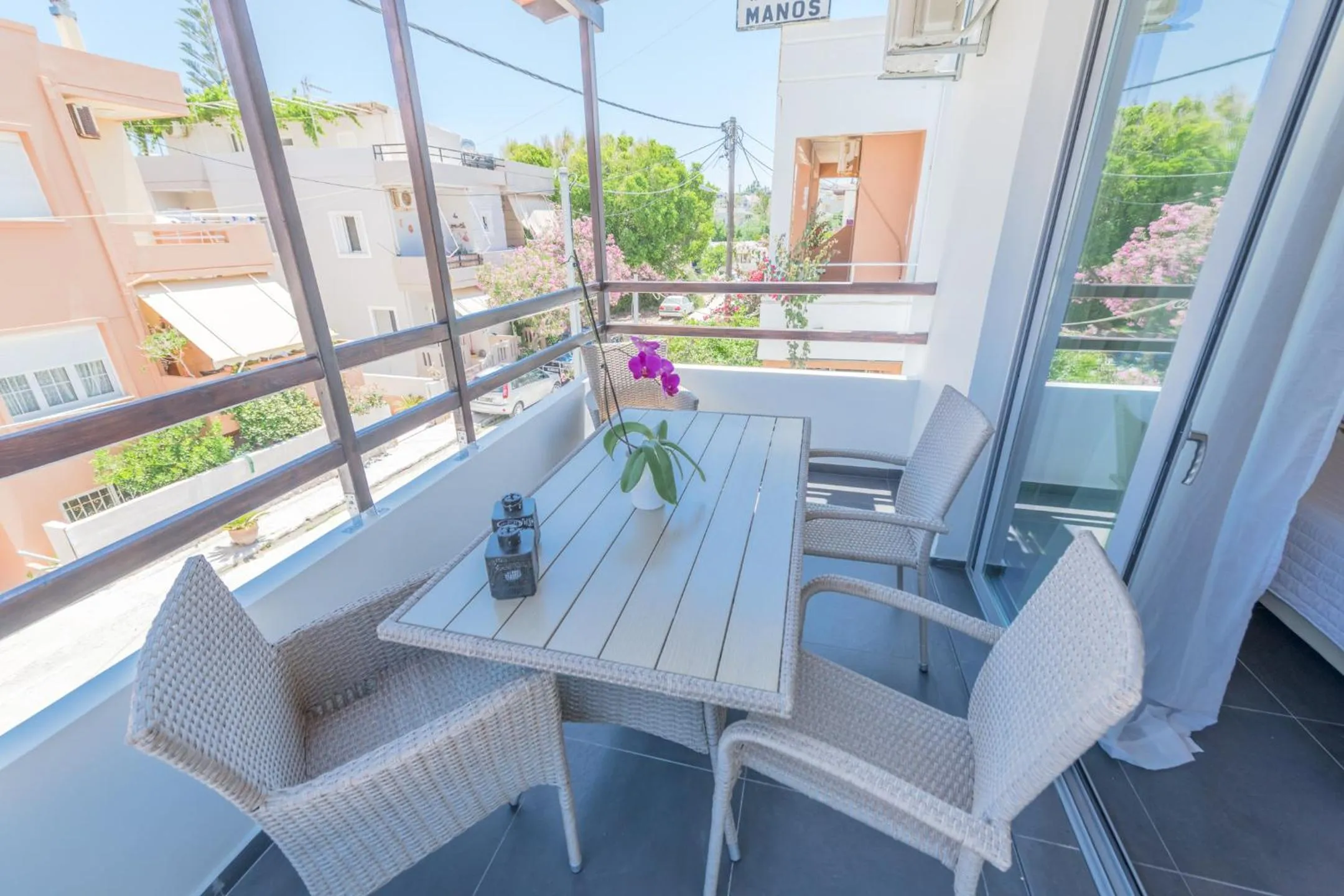 Patio in Rotunda Suites