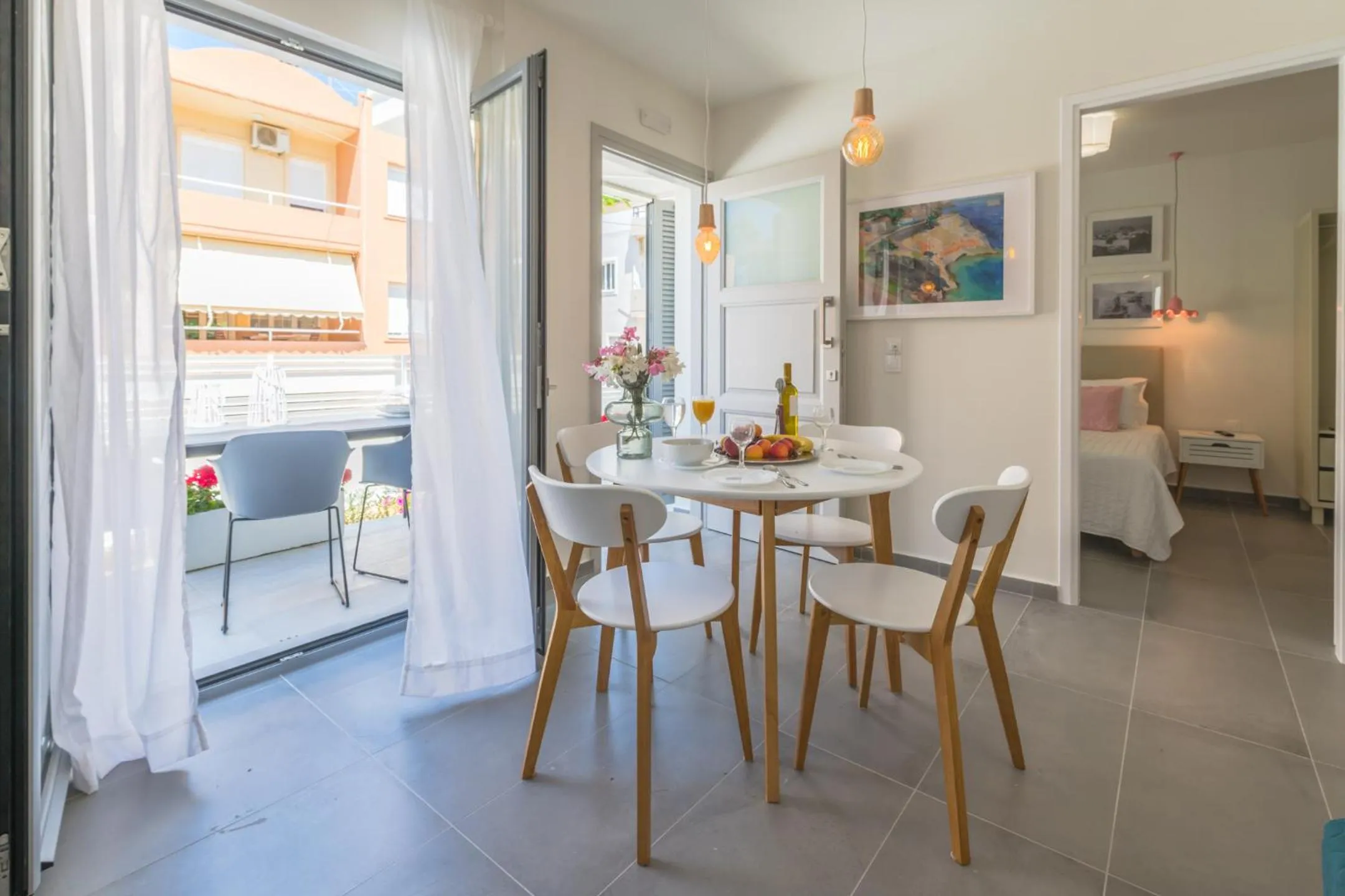 Dining area in Rotunda Suites