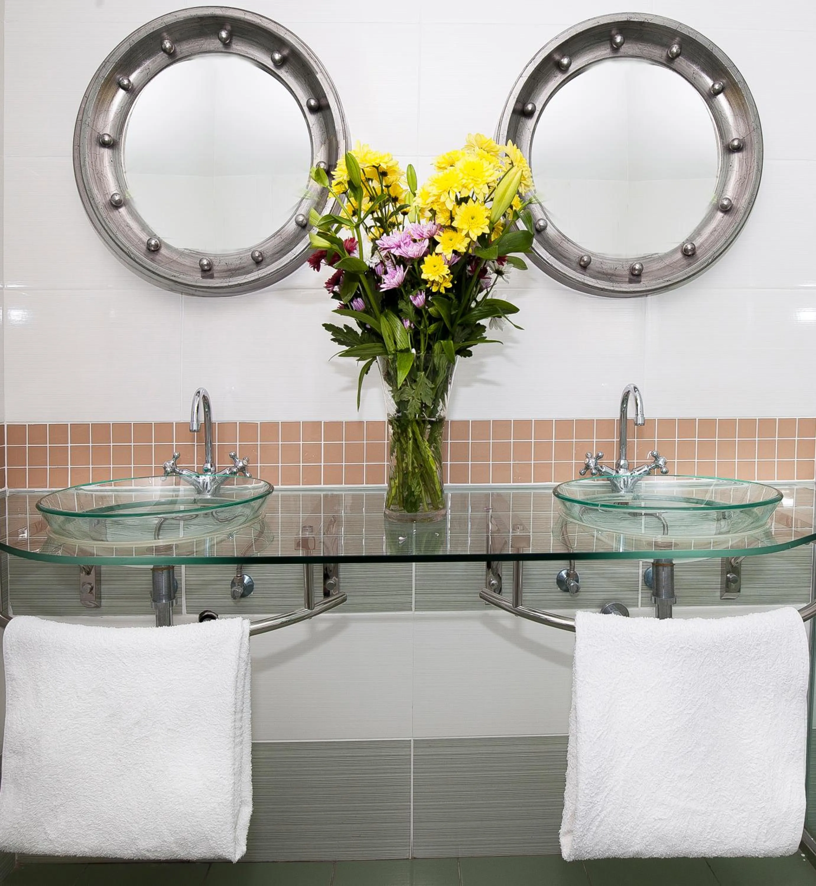 Bathroom in Magellans Hotel