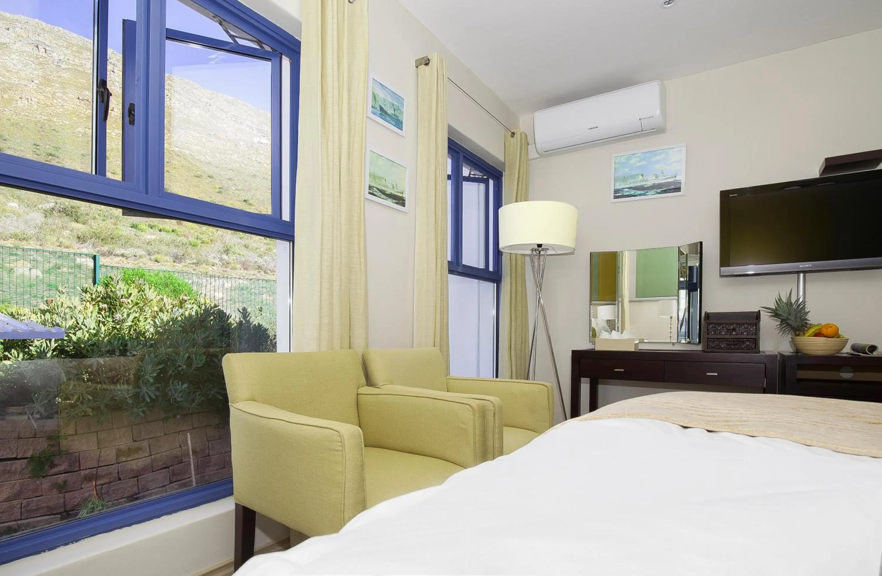 TV and multimedia, Bed in Magellans Hotel