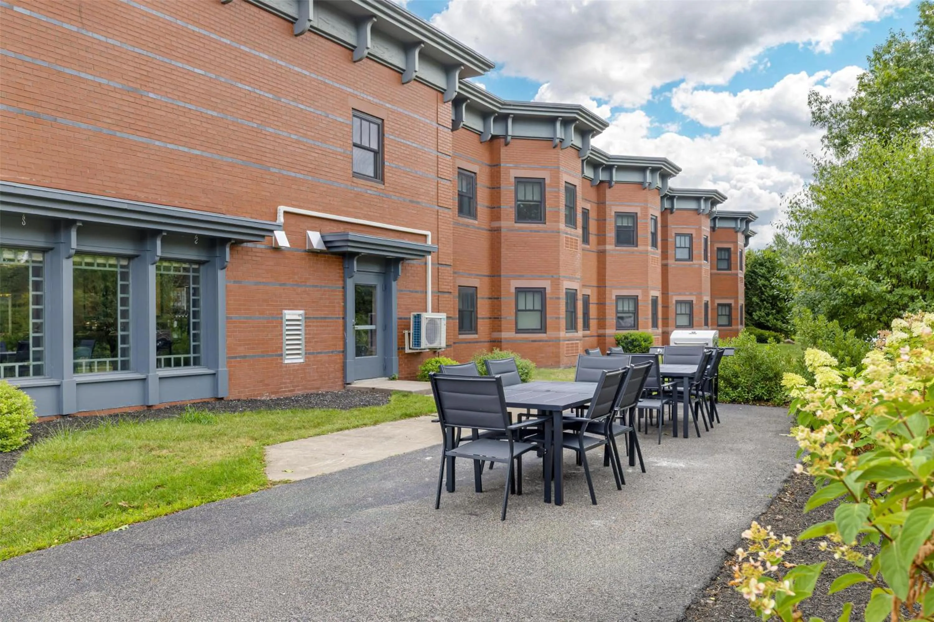 Property building in Best Western Potsdam University Park Inn