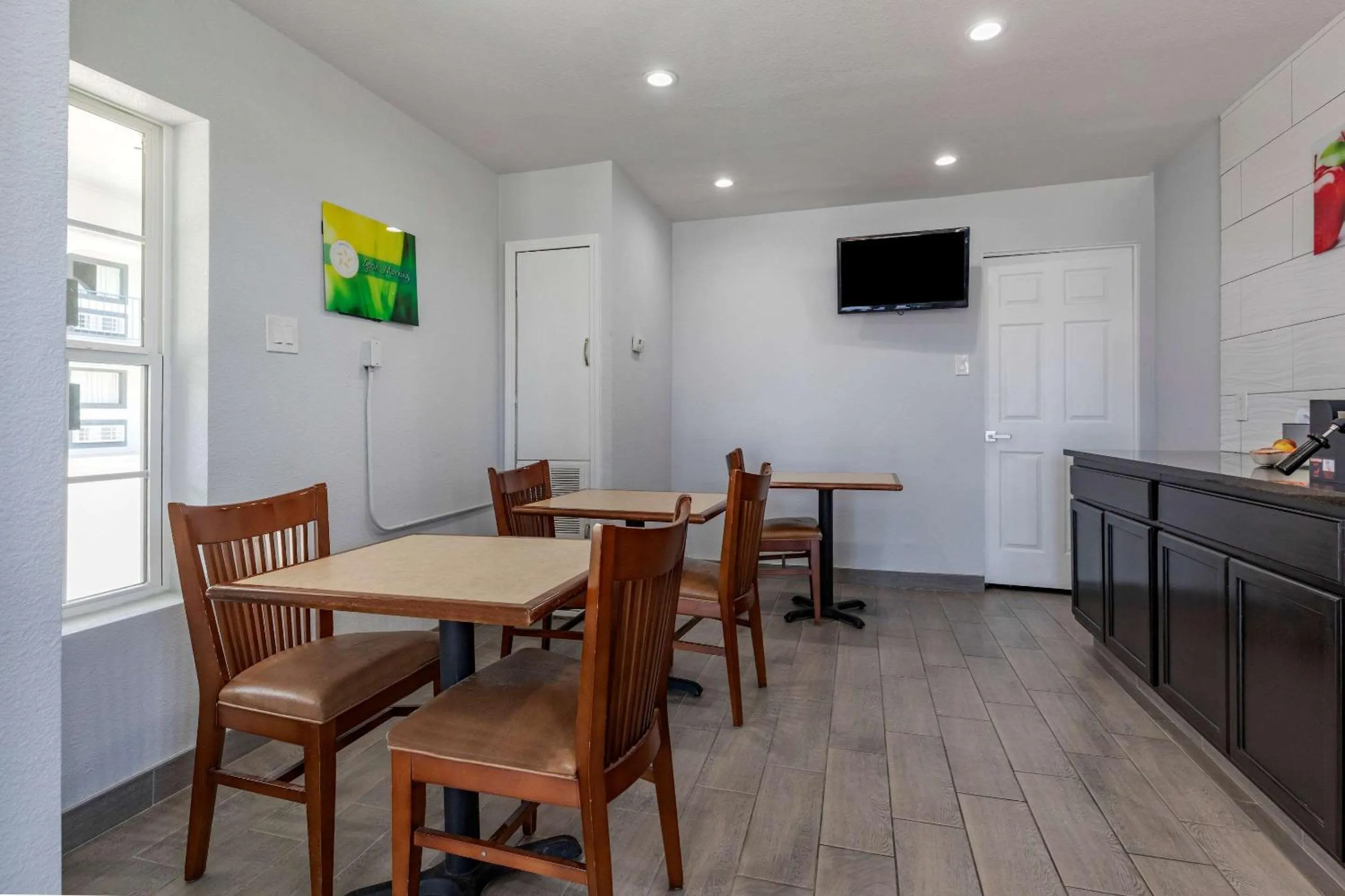 Breakfast in Quality Inn Cameron