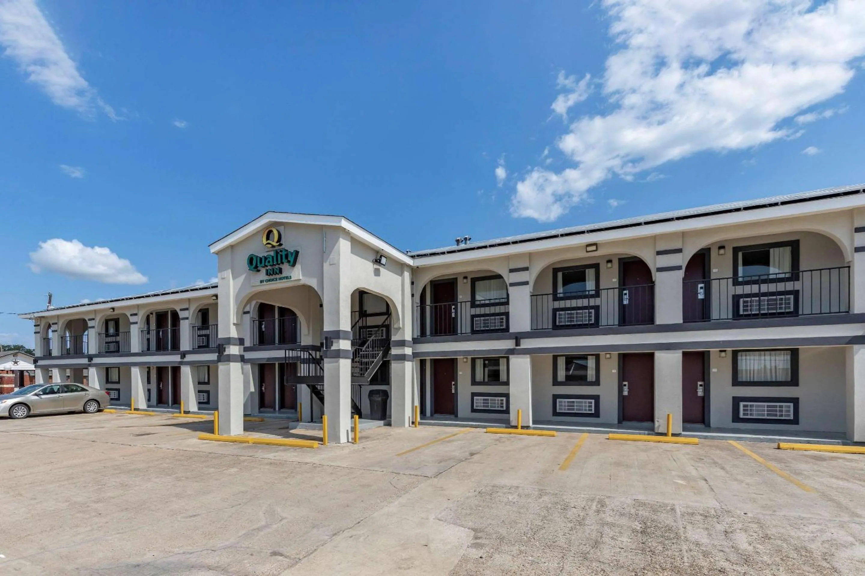 Property building in Quality Inn Cameron