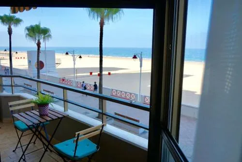 Victoria Beach Sunset Lounge