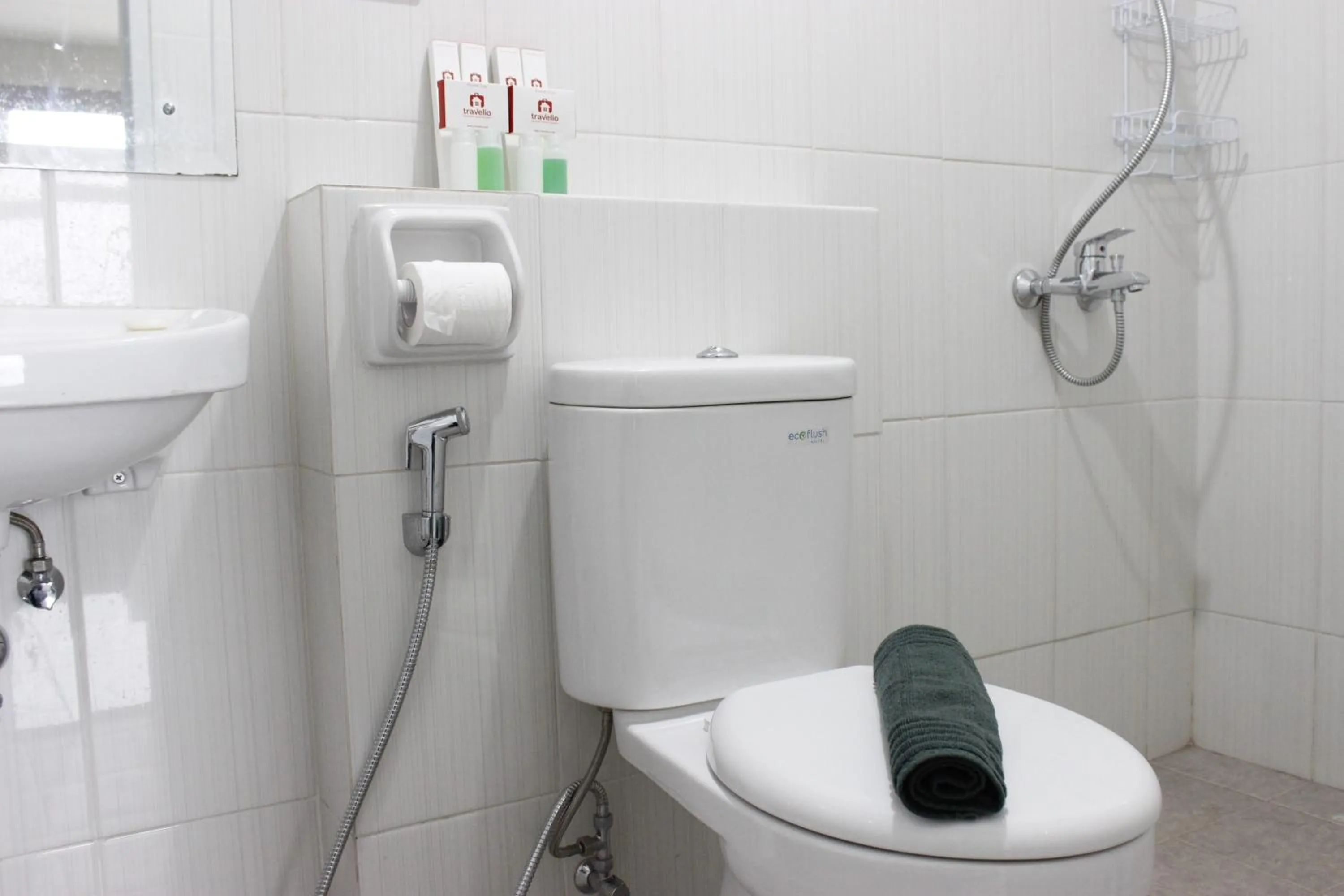 Bathroom in Cozy 2BR Apartment @ Newton Residence By Travelio