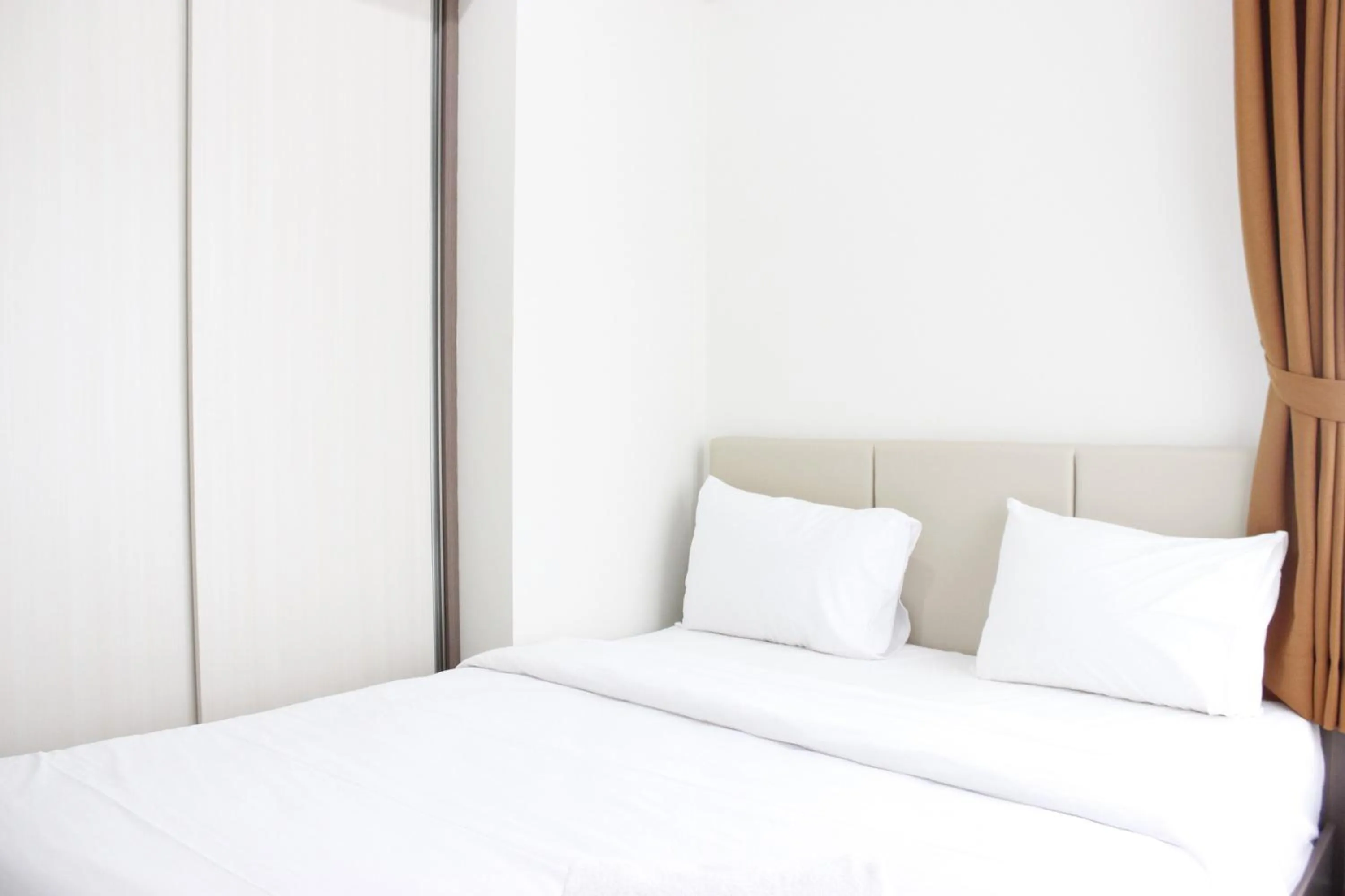 Bed in Cozy 2BR Apartment @ Newton Residence By Travelio