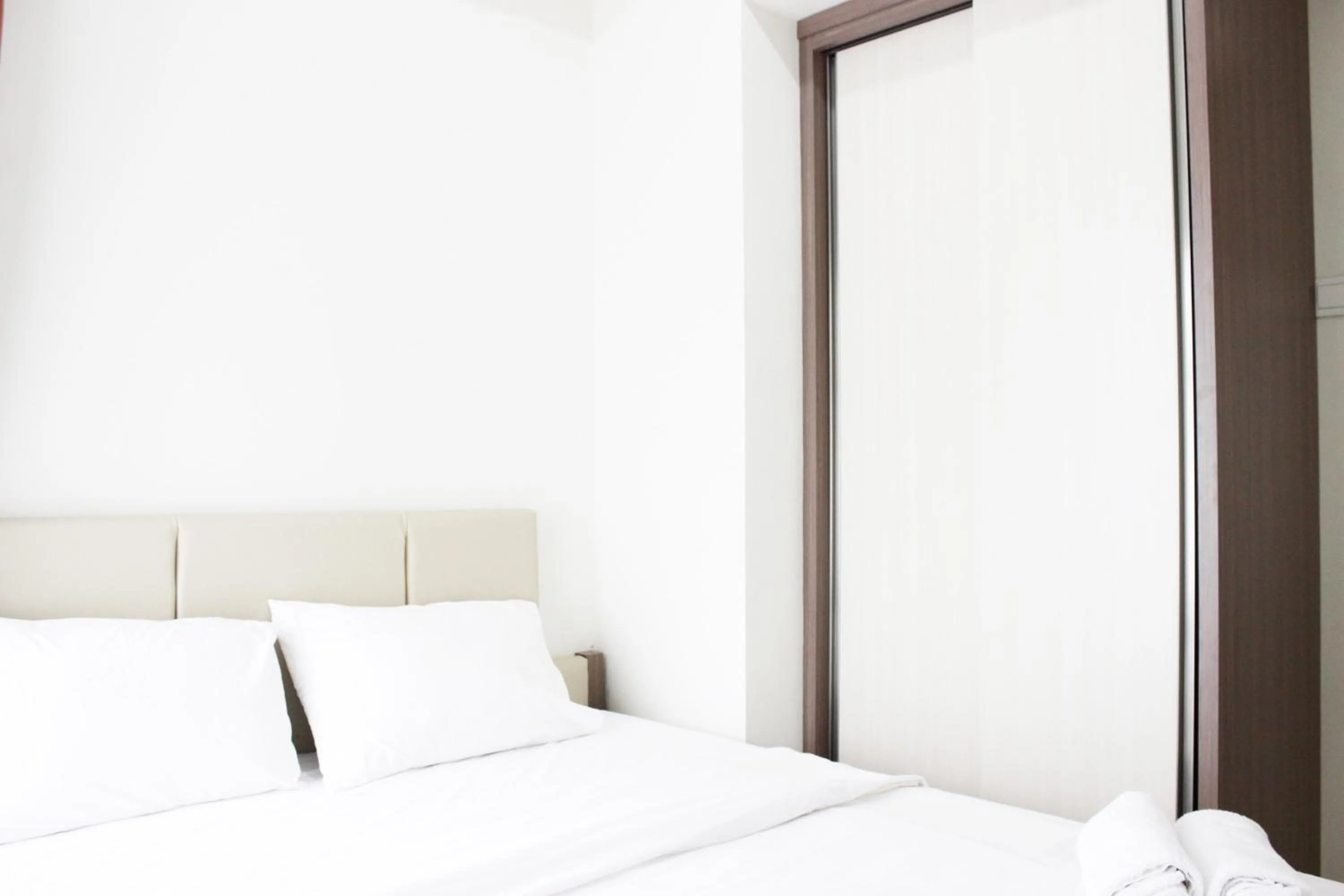 Bed in Cozy 2BR Apartment @ Newton Residence By Travelio