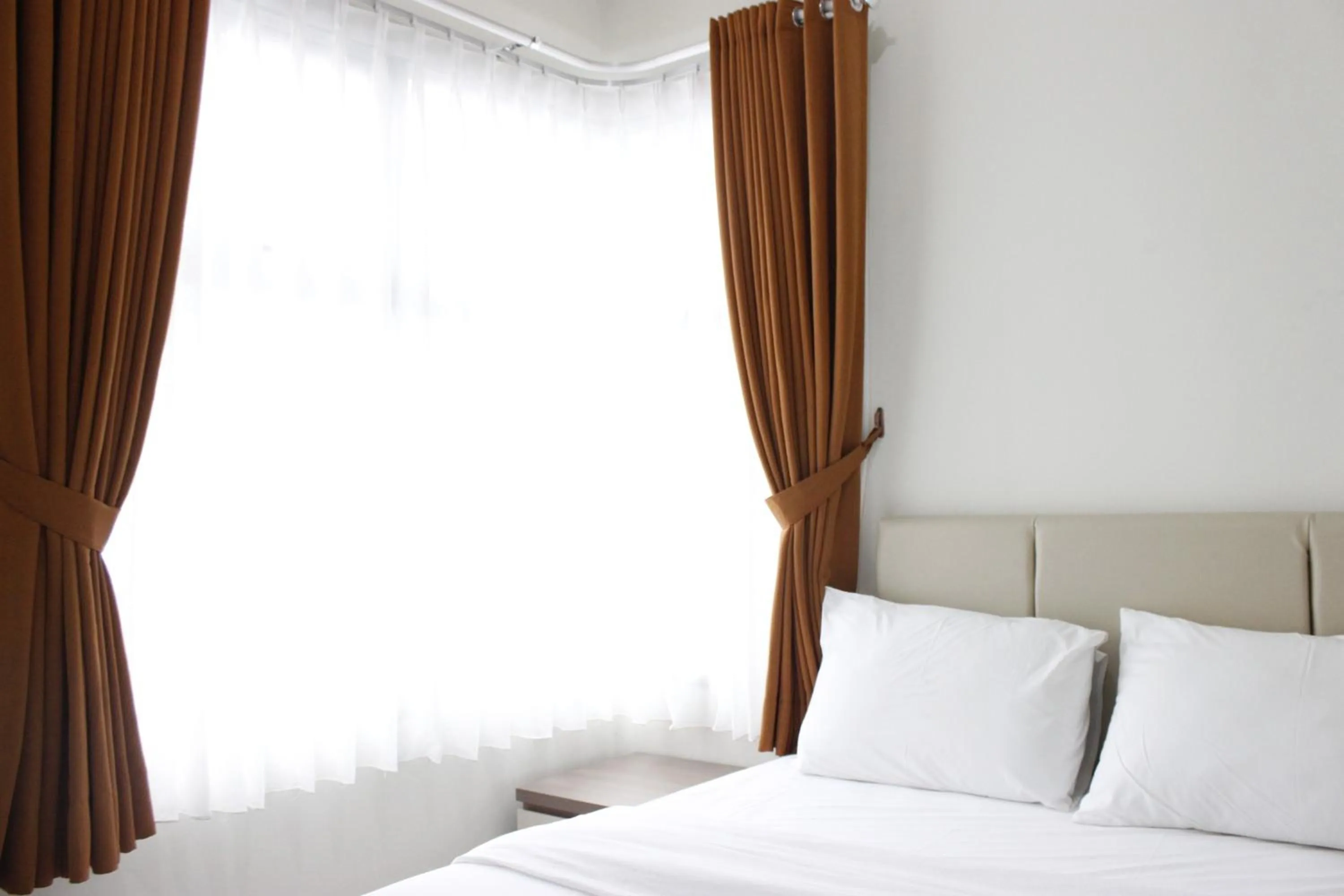 Bed in Cozy 2BR Apartment @ Newton Residence By Travelio