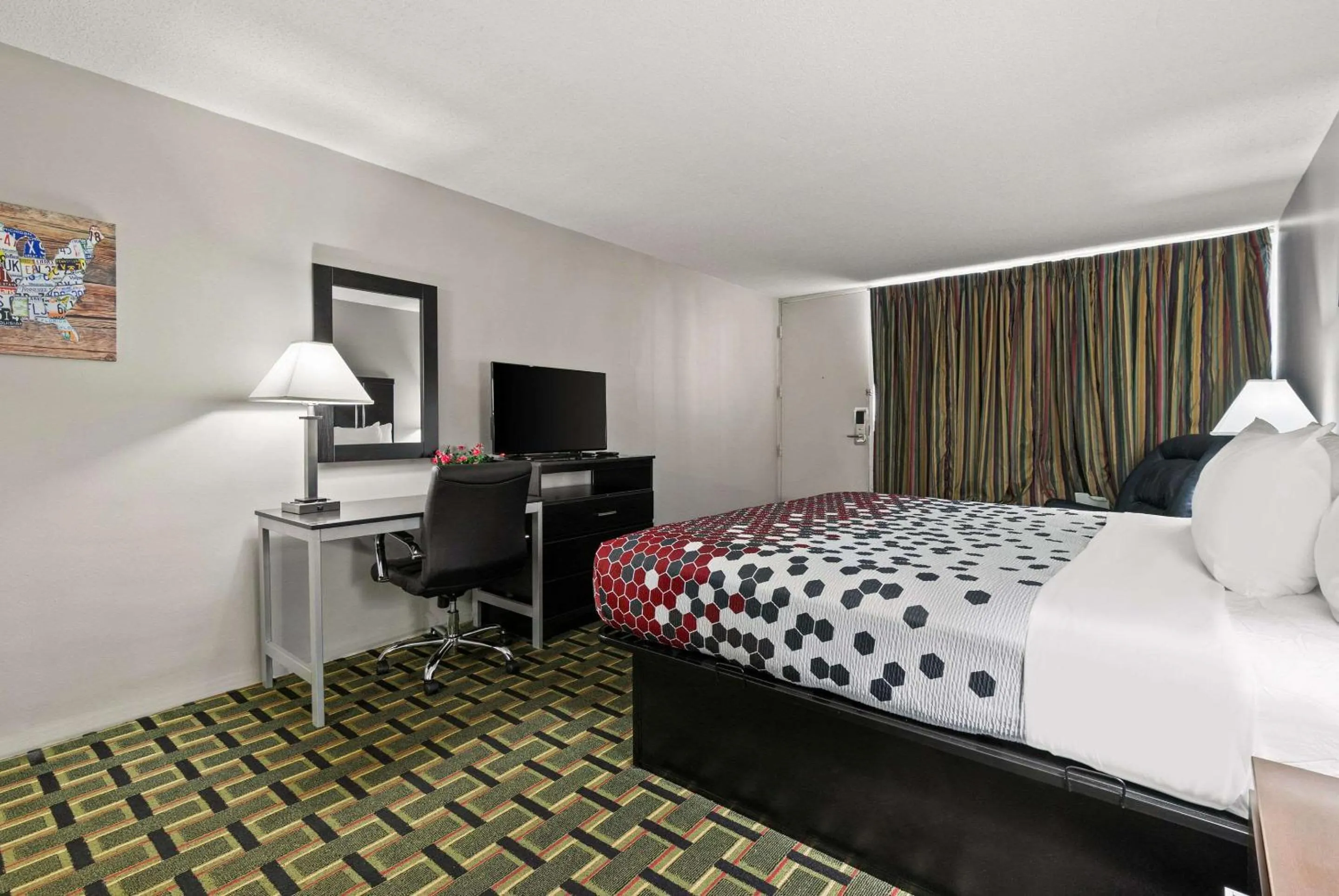 Bedroom, Bed in Econo Lodge Clemson - University Area