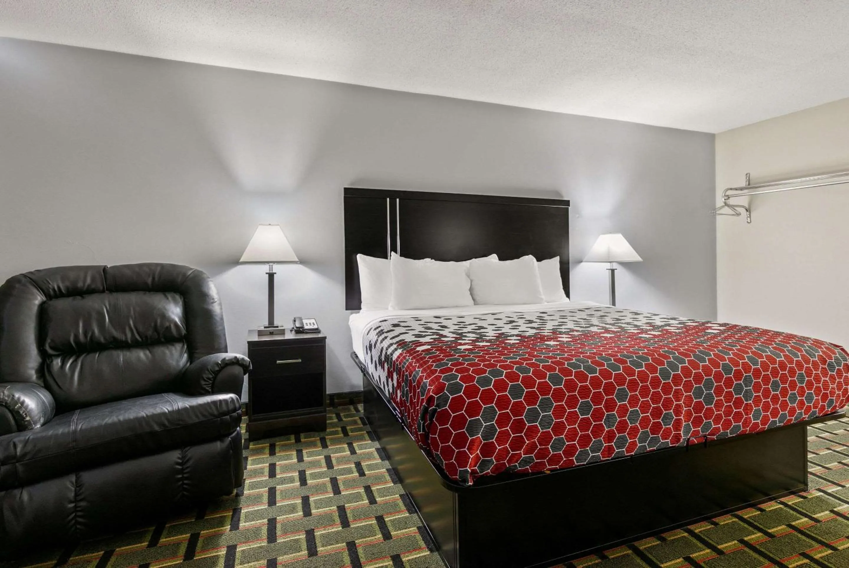 Bedroom, Bed in Econo Lodge Clemson - University Area