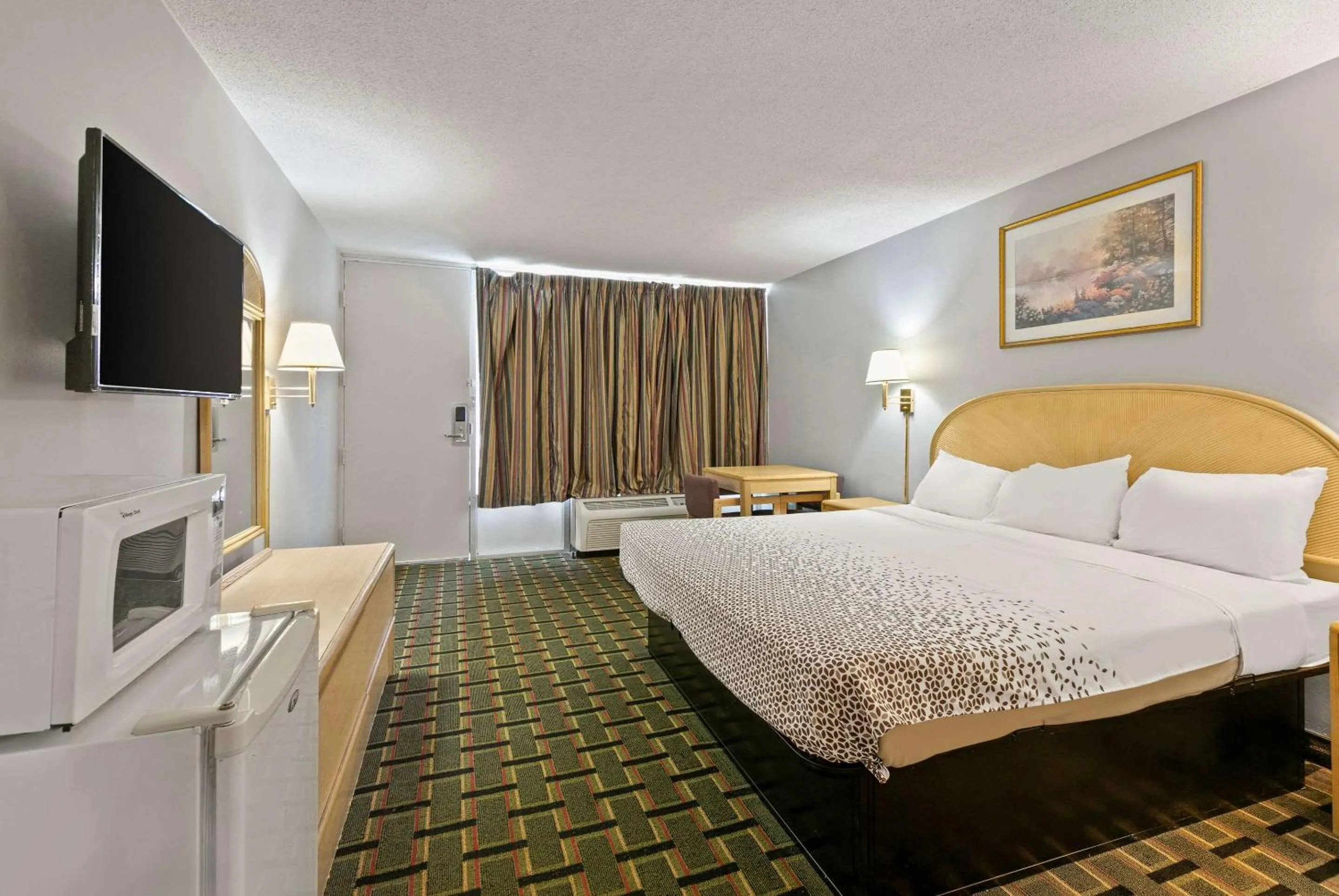 Bedroom, Bed in Econo Lodge Clemson - University Area