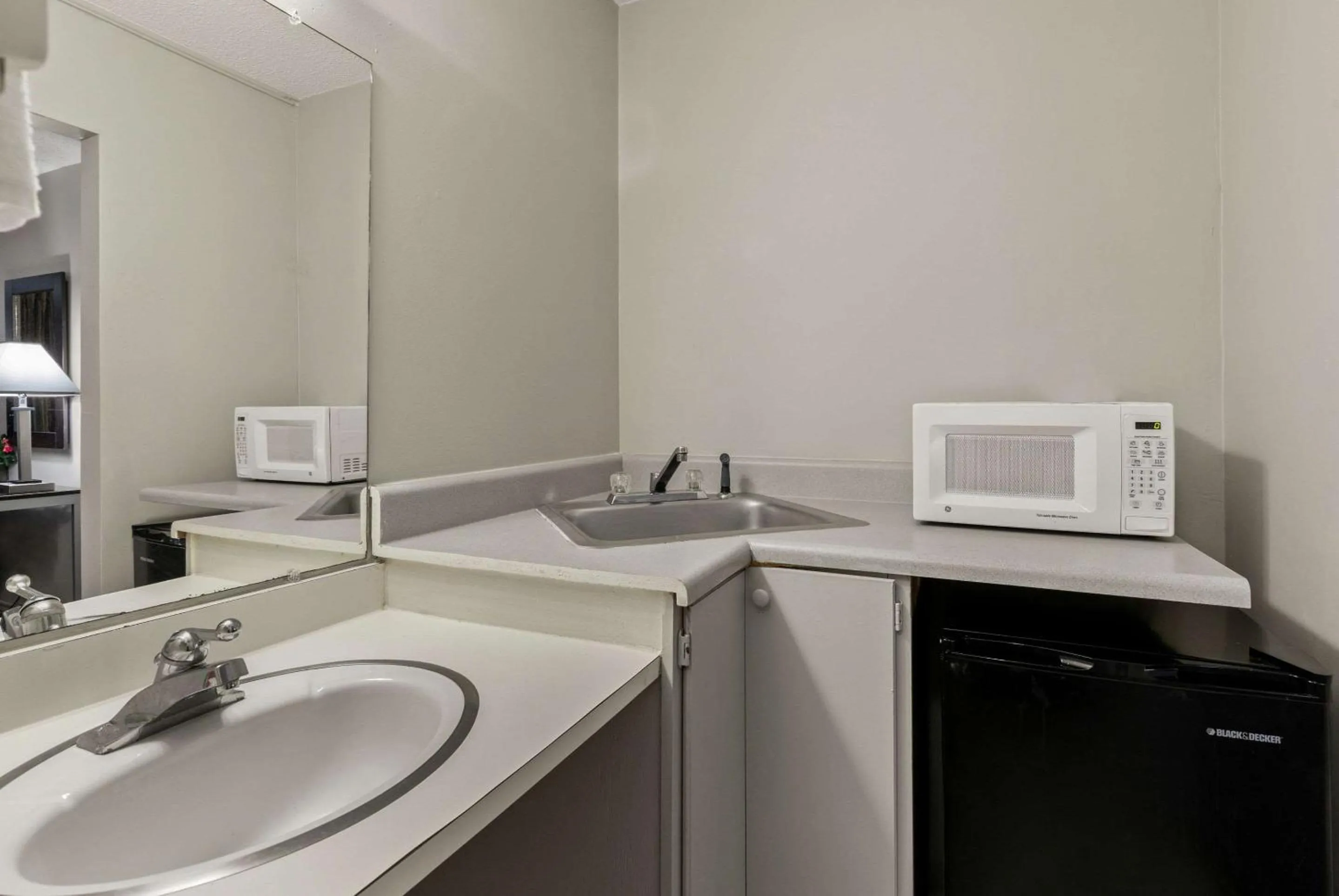 Bedroom in Econo Lodge Clemson - University Area