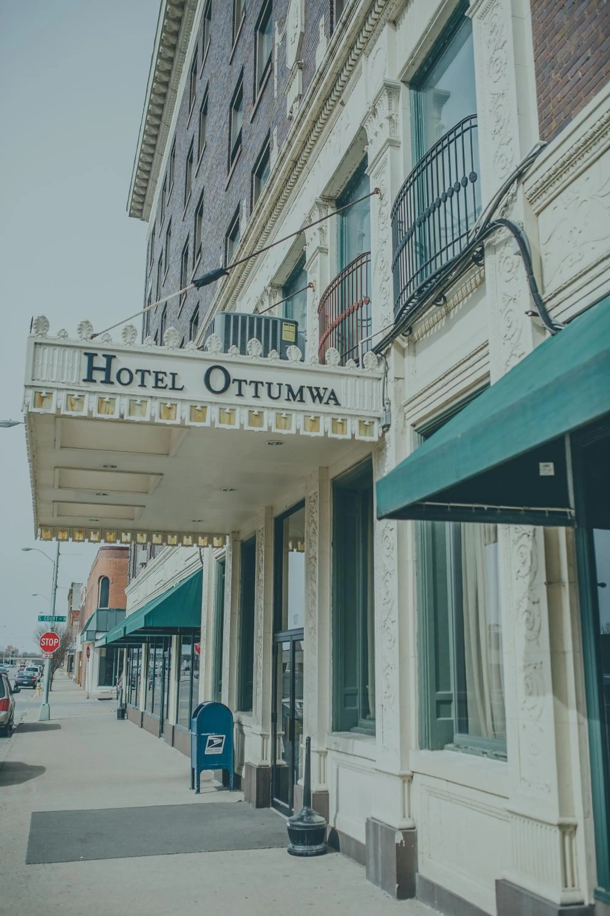Facade/entrance in The Hotel Ottumwa