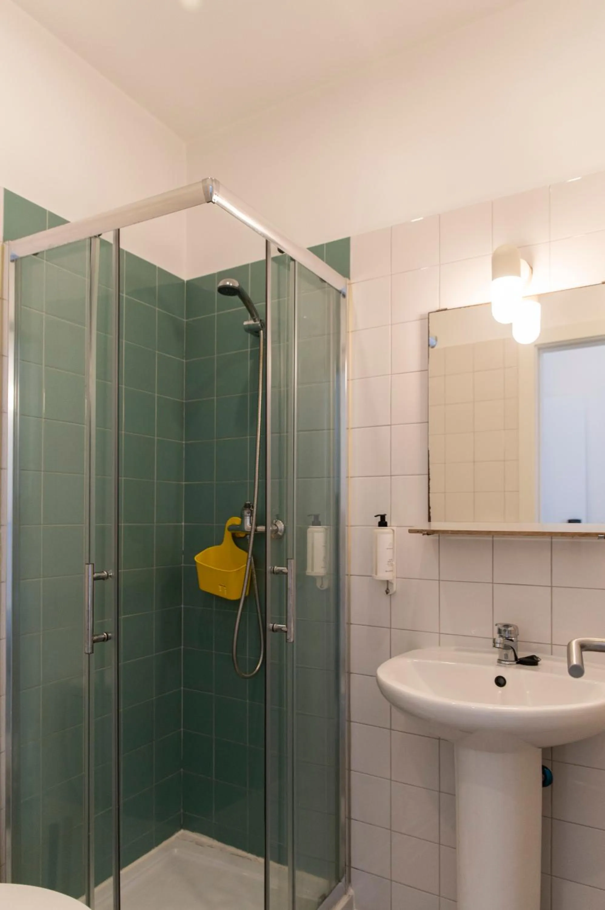 Shower in WOT Peniche Social