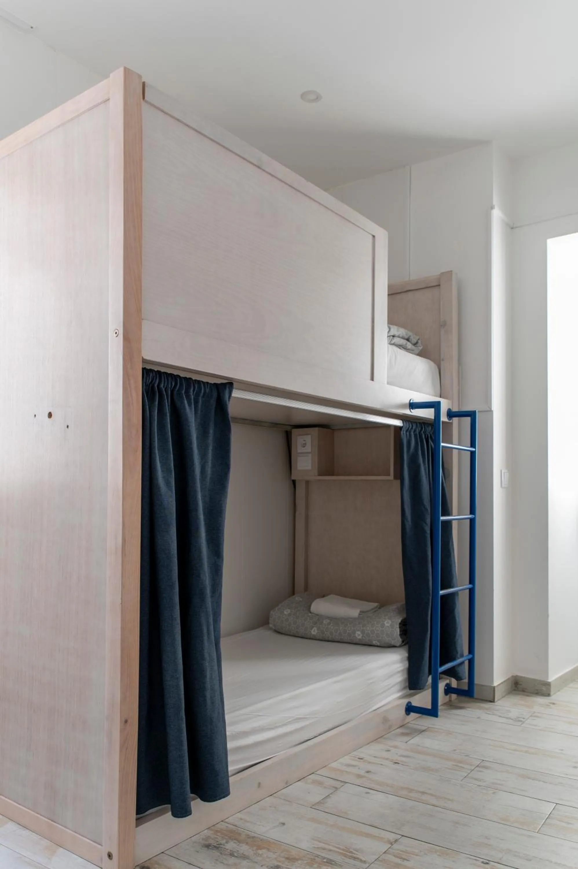 Bed in WOT Peniche Social