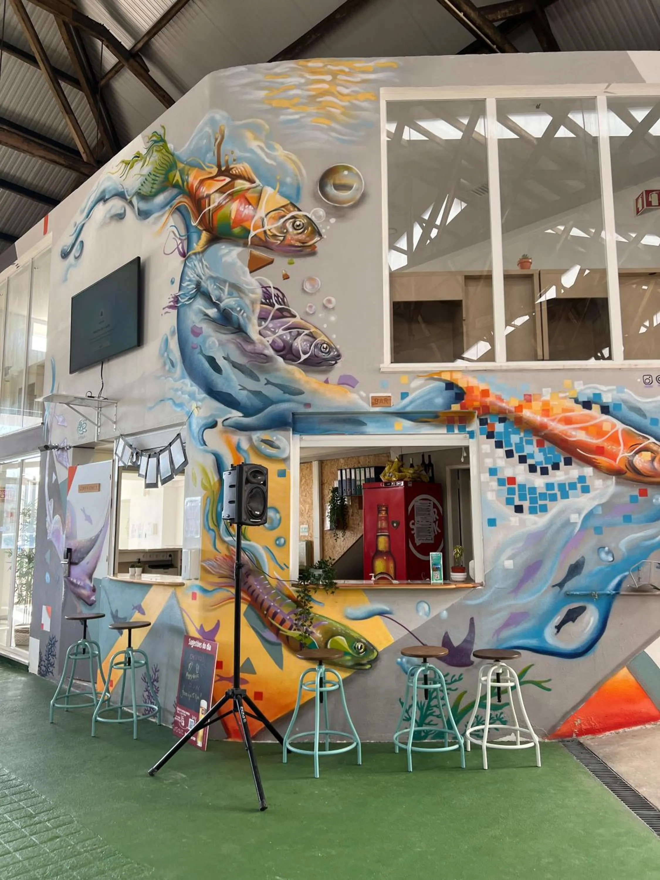 Communal lounge/ TV room in WOT Peniche Social