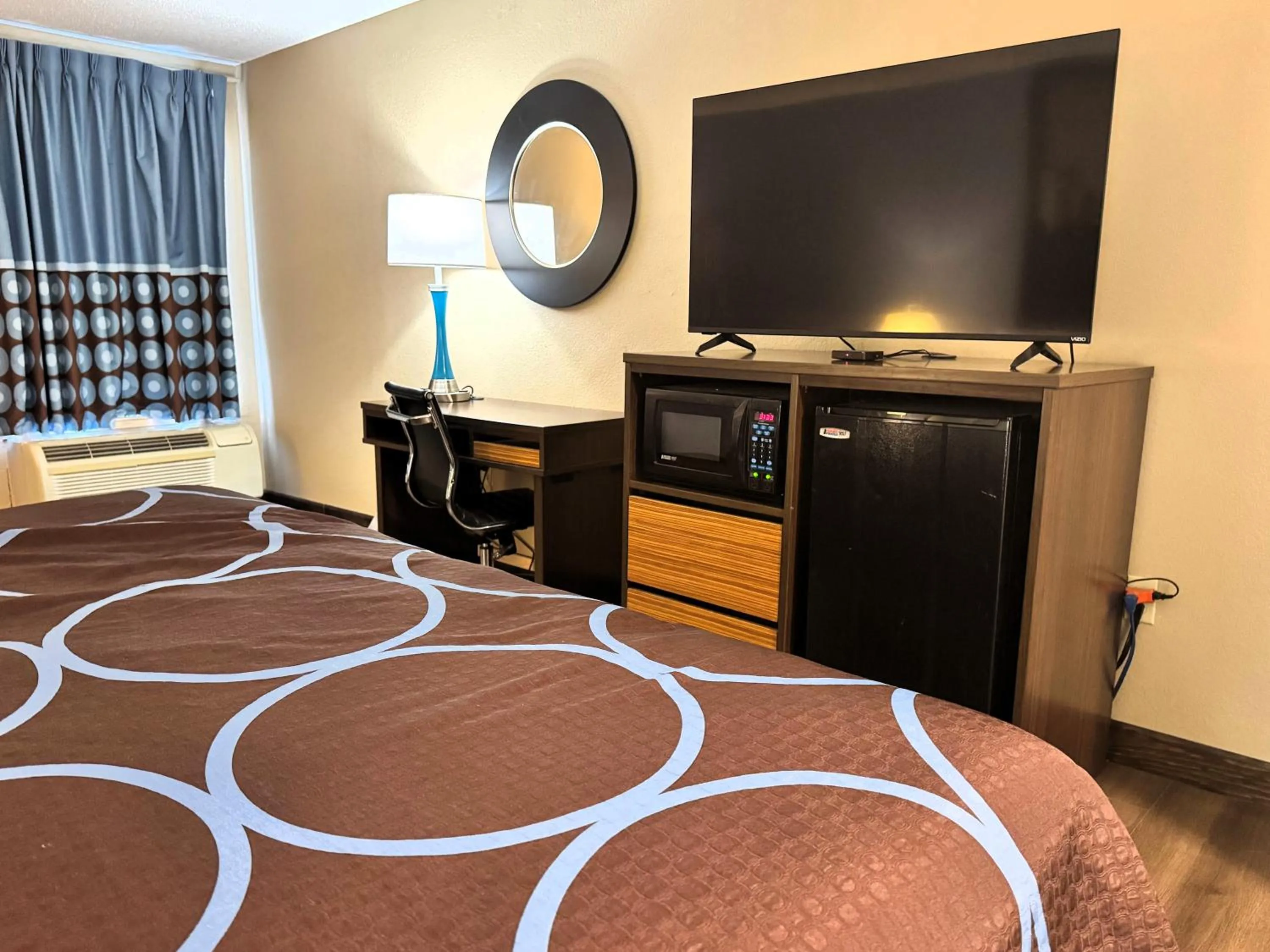 TV and multimedia, Bed in Super 8 by Wyndham Booneville