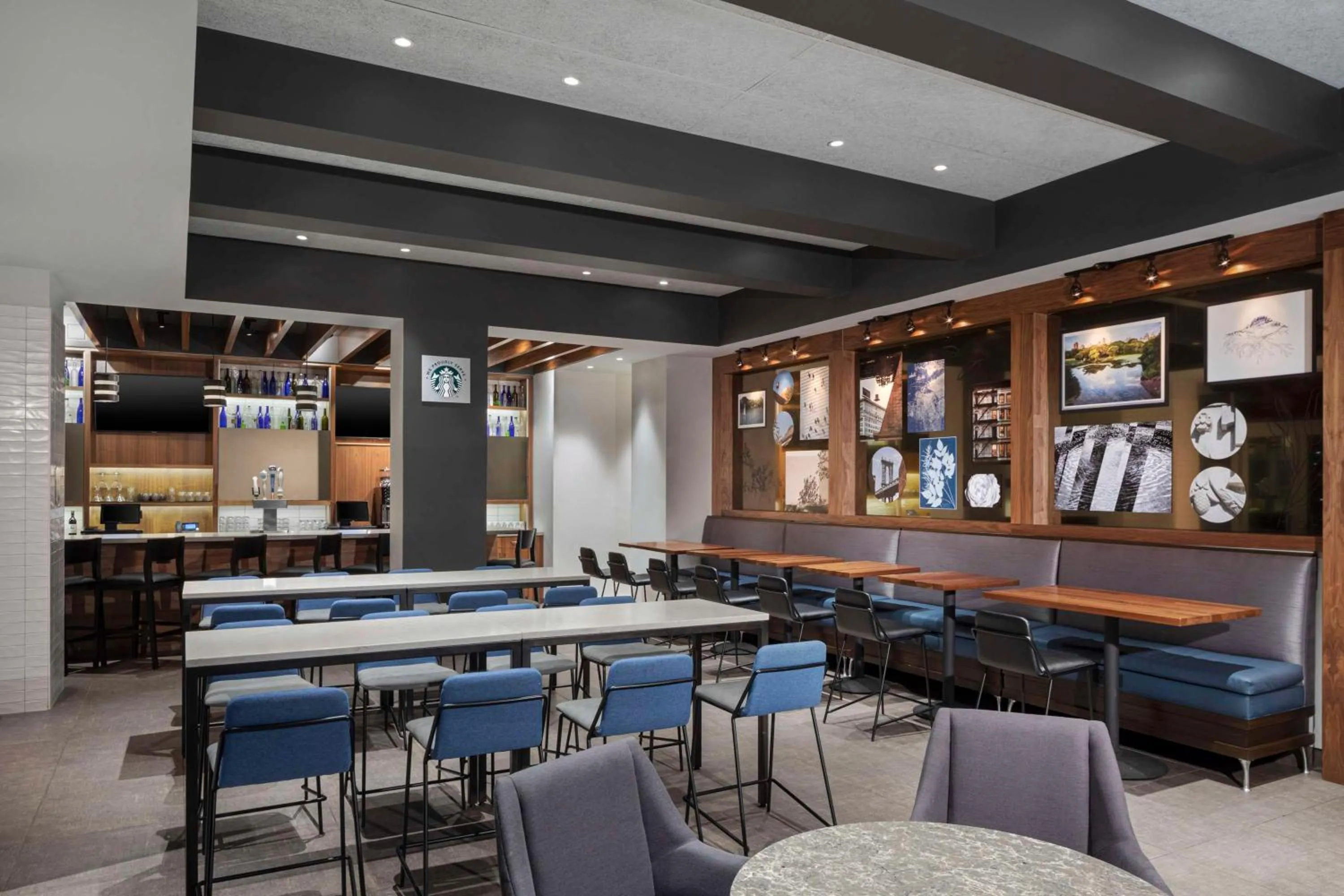 Lounge or bar in Hyatt Place New York City - Times Square