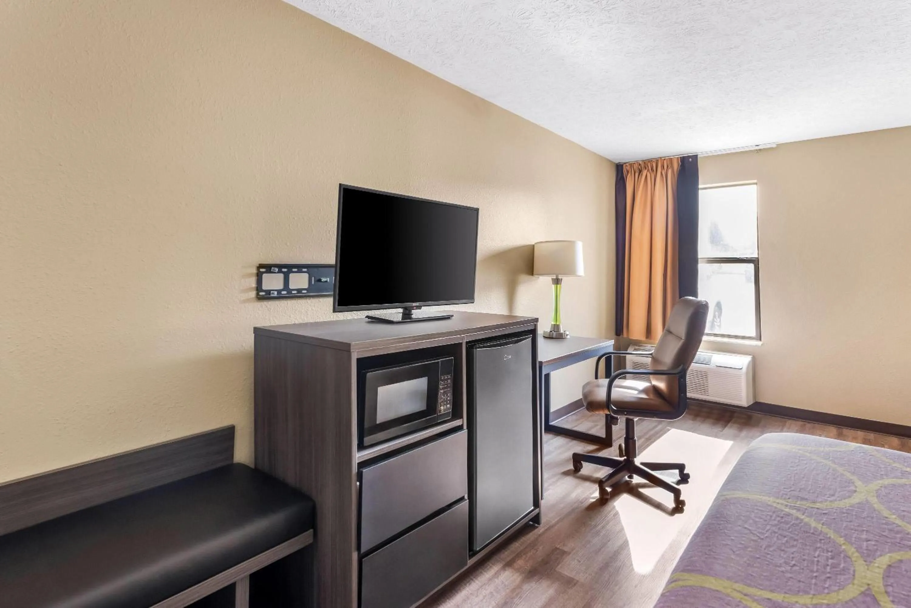 Bed in Super 8 by Wyndham Bellefontaine