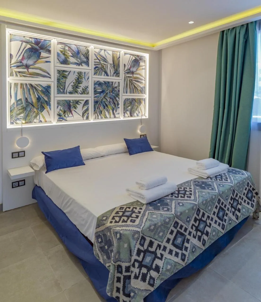 Photo of the whole room, Bed in Hotel Playa de la Plata